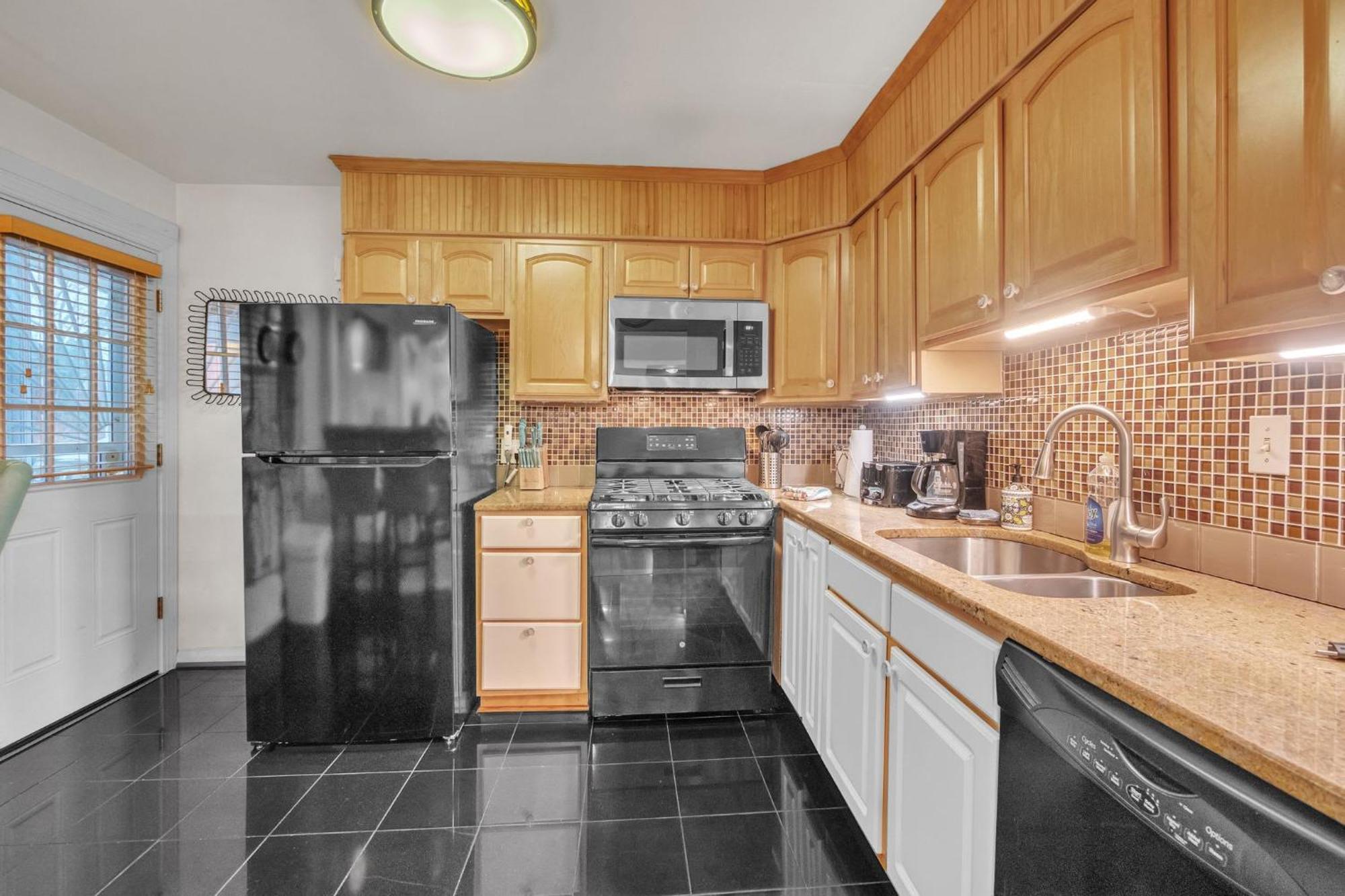 Gorgeous Tucked Away In Greener Part Of Town Transit-friendly Holiday home Washington