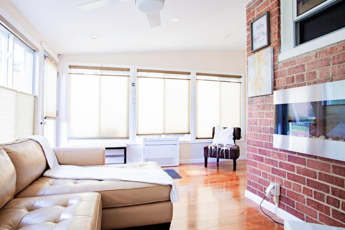 Gorgeous Tucked Away In Greener Part Of Town Transit-friendly Holiday home Washington