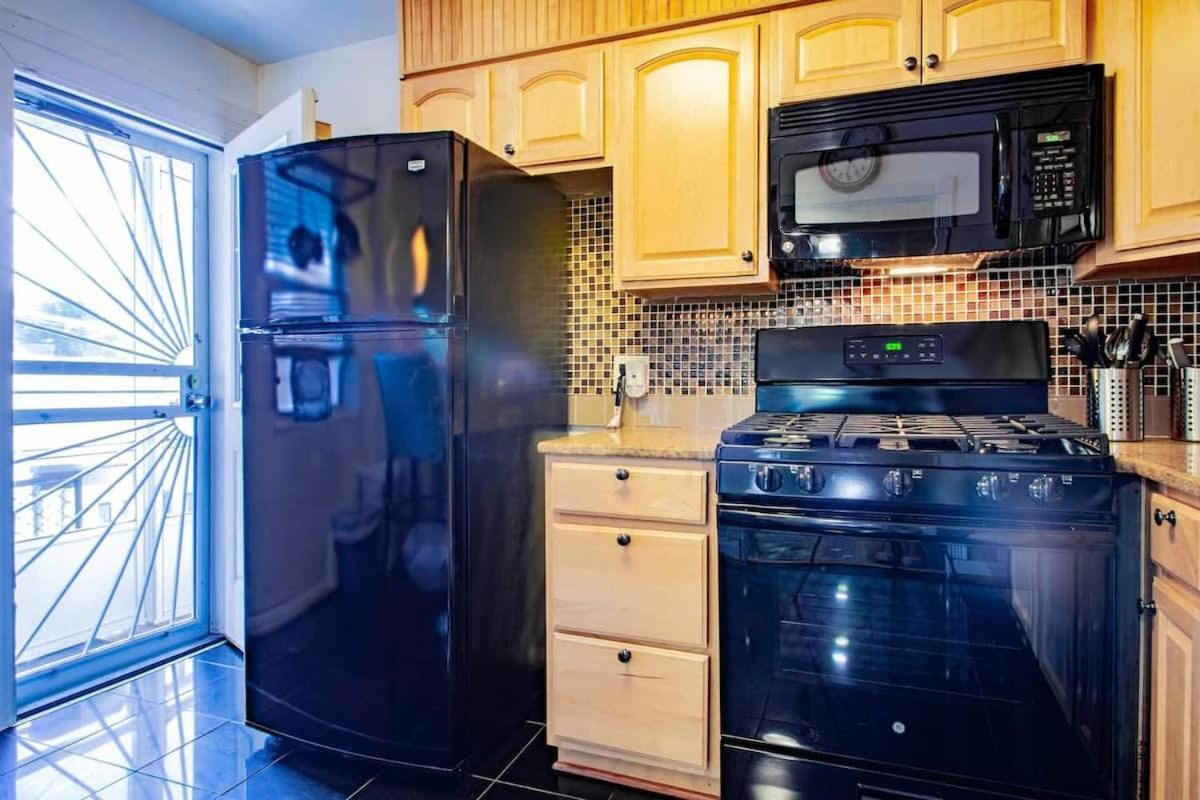 Gorgeous Tucked Away In Greener Part Of Town Transit-friendly Holiday home Washington