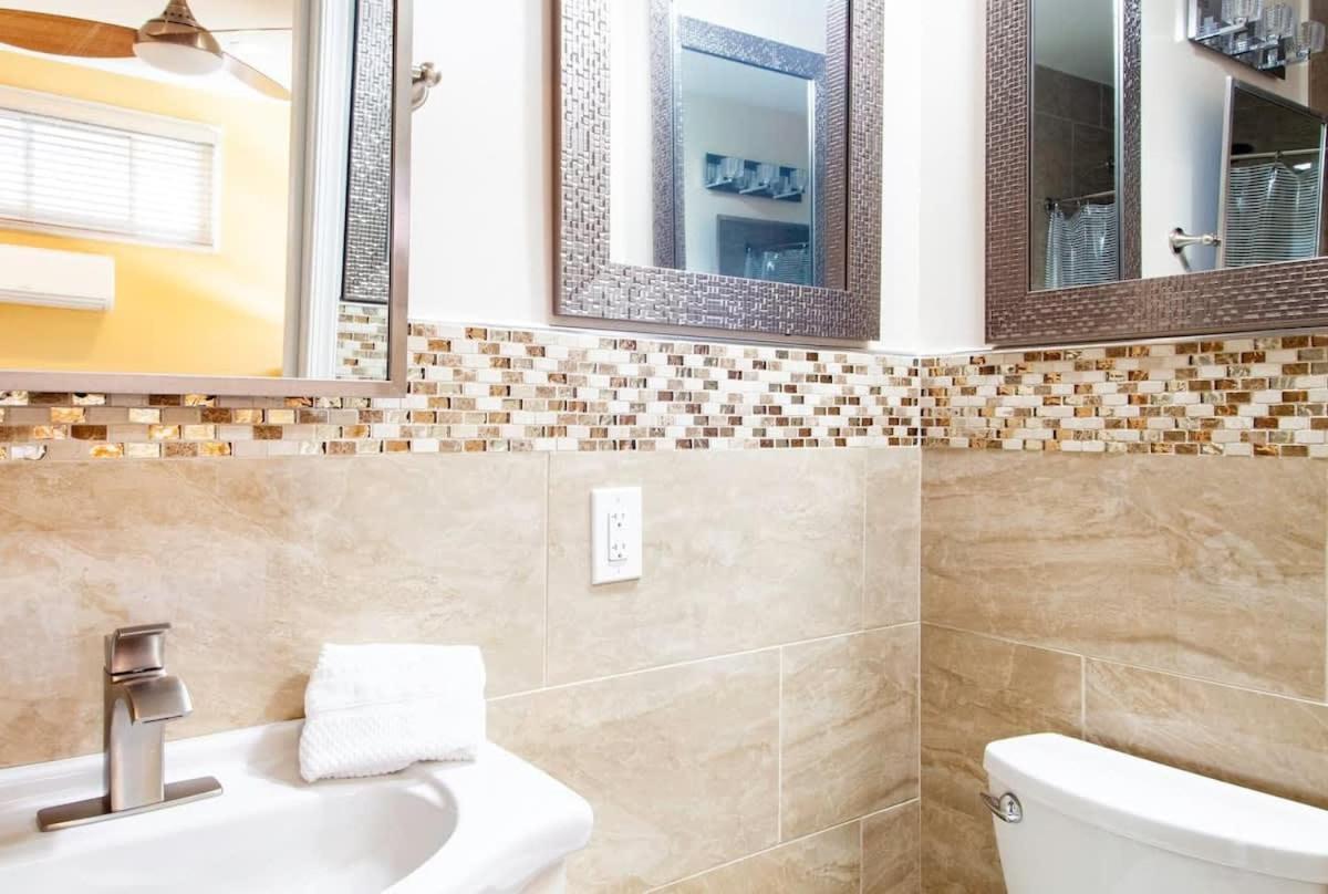 Gorgeous Tucked Away In Greener Part Of Town Transit-friendly Holiday home