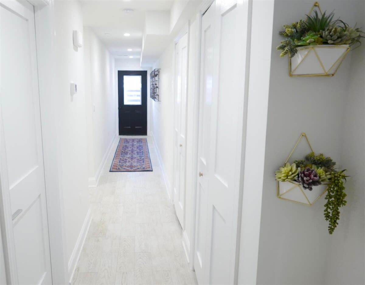No Looking-parking Apartment *