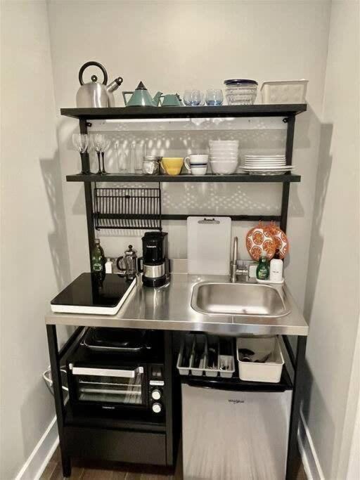 The Little Nest Charming Brookland Parking Apartment *