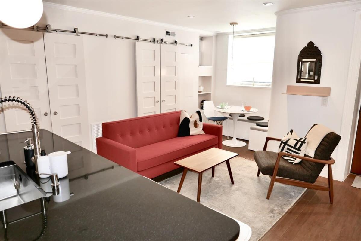 Apartment Heart Of Mount Pleasant - With Parking *