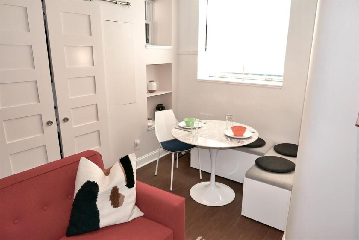 Heart Of Mount Pleasant - With Parking Apartment *