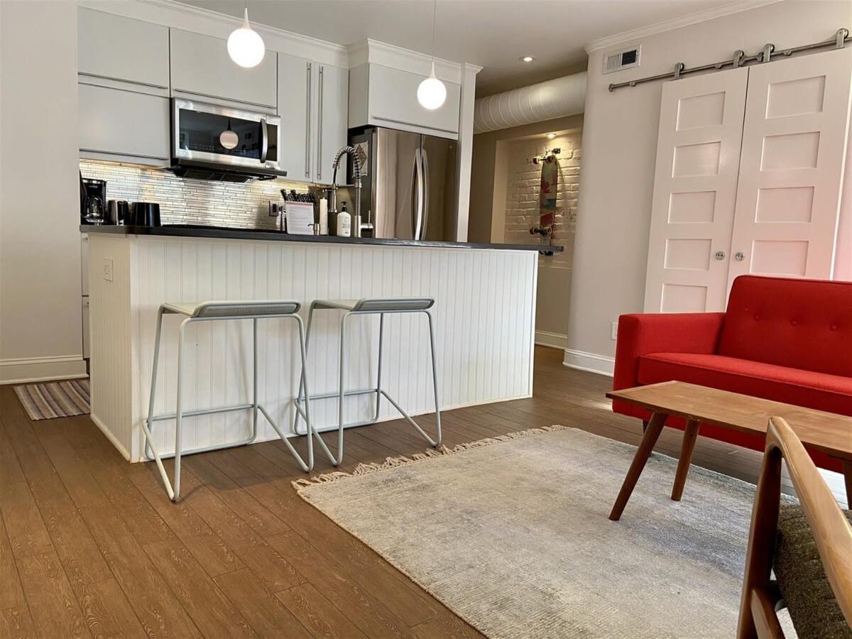 Heart Of Mount Pleasant - With Parking Apartment