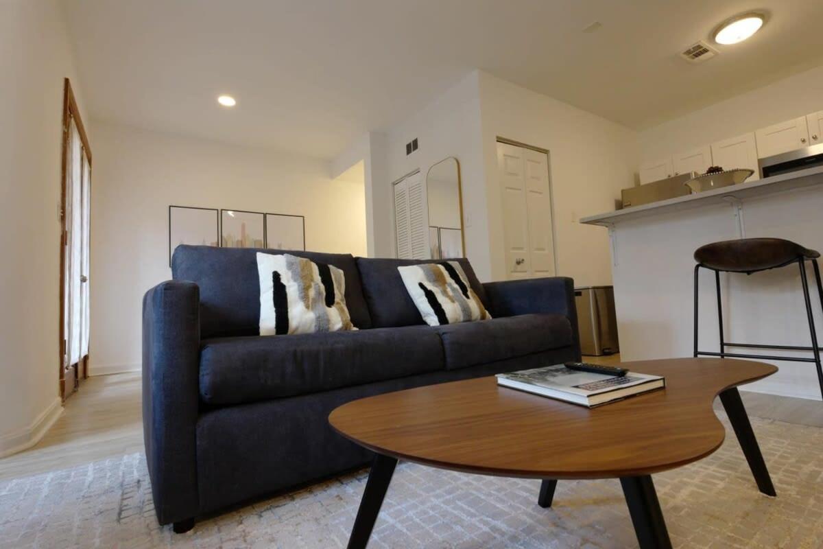 The Grand Dame Of Shaw-between Shaw & Logan Circle Apartment Washington