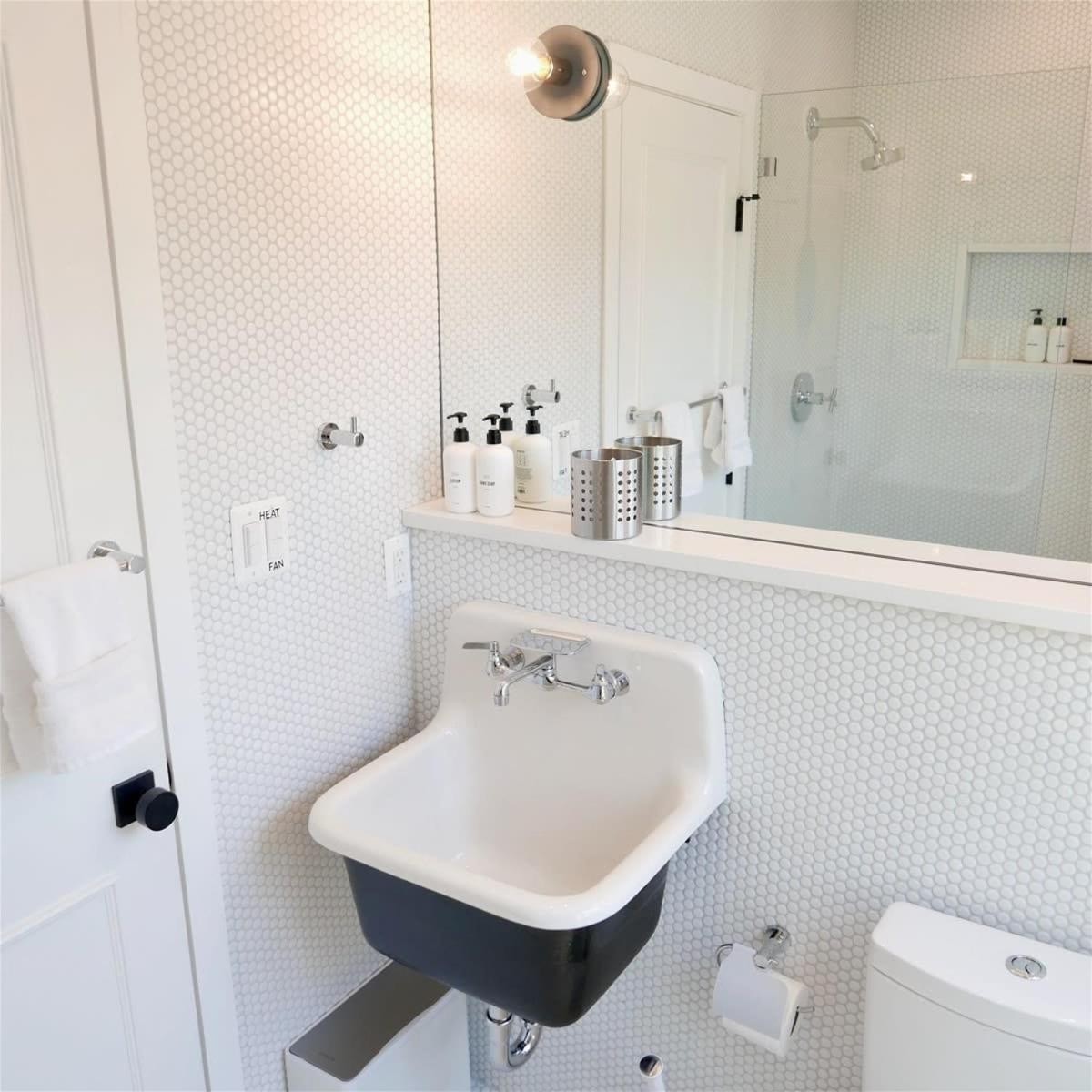 The Chic Carriage House In Shaw Sleeps 2