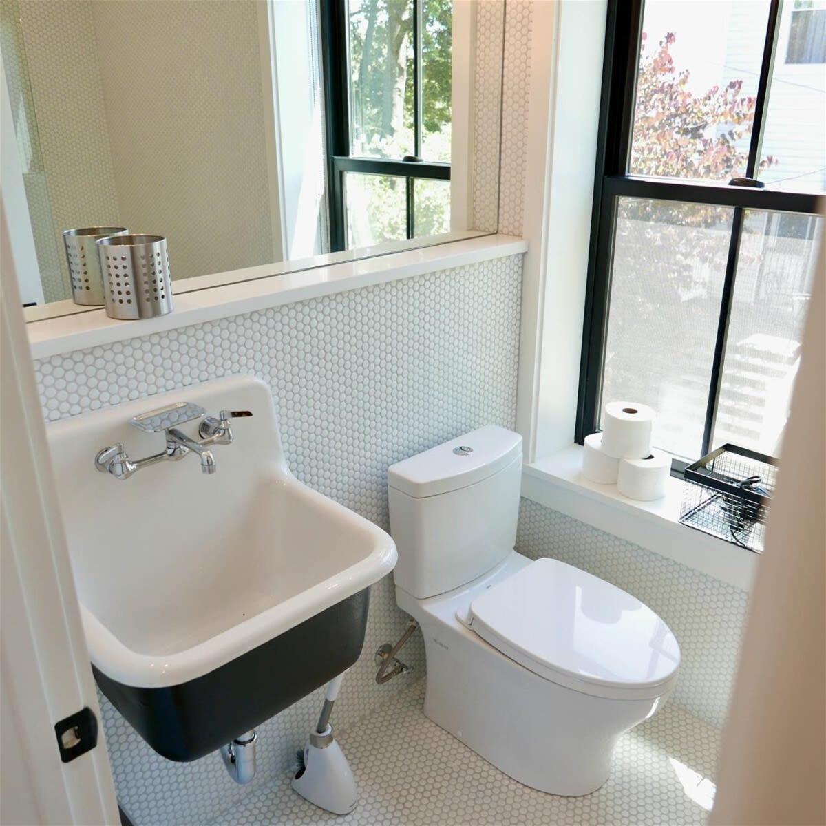 The Chic Carriage House In Shaw Sleeps 2 Holiday home *