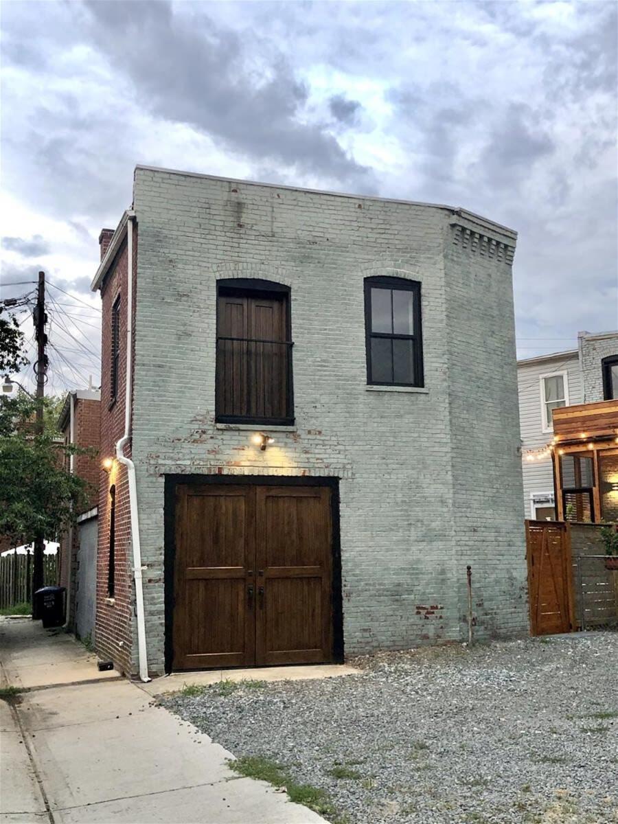 The Chic Carriage House In Shaw Sleeps 2 Holiday home