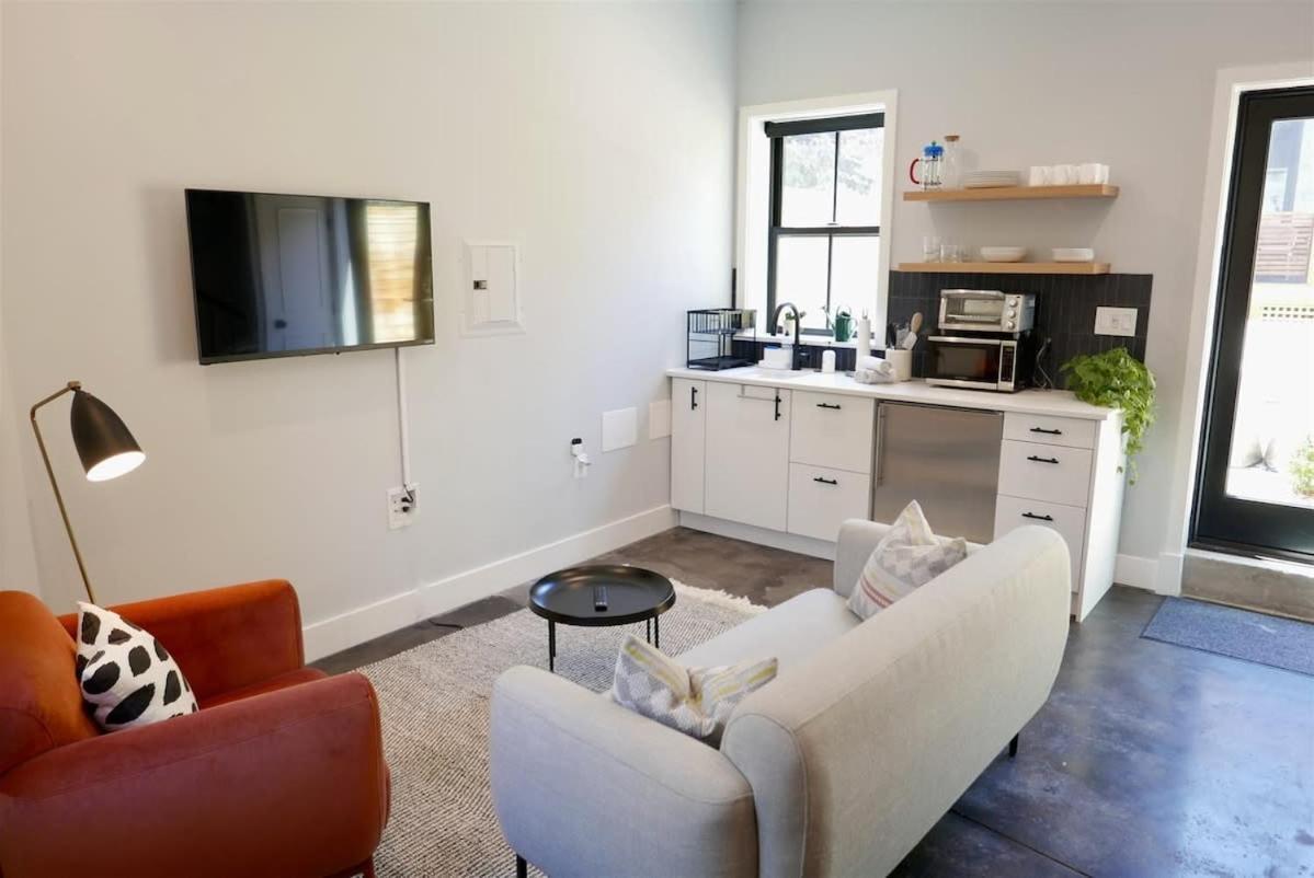 The Chic Carriage House In Shaw Sleeps 2 Washington