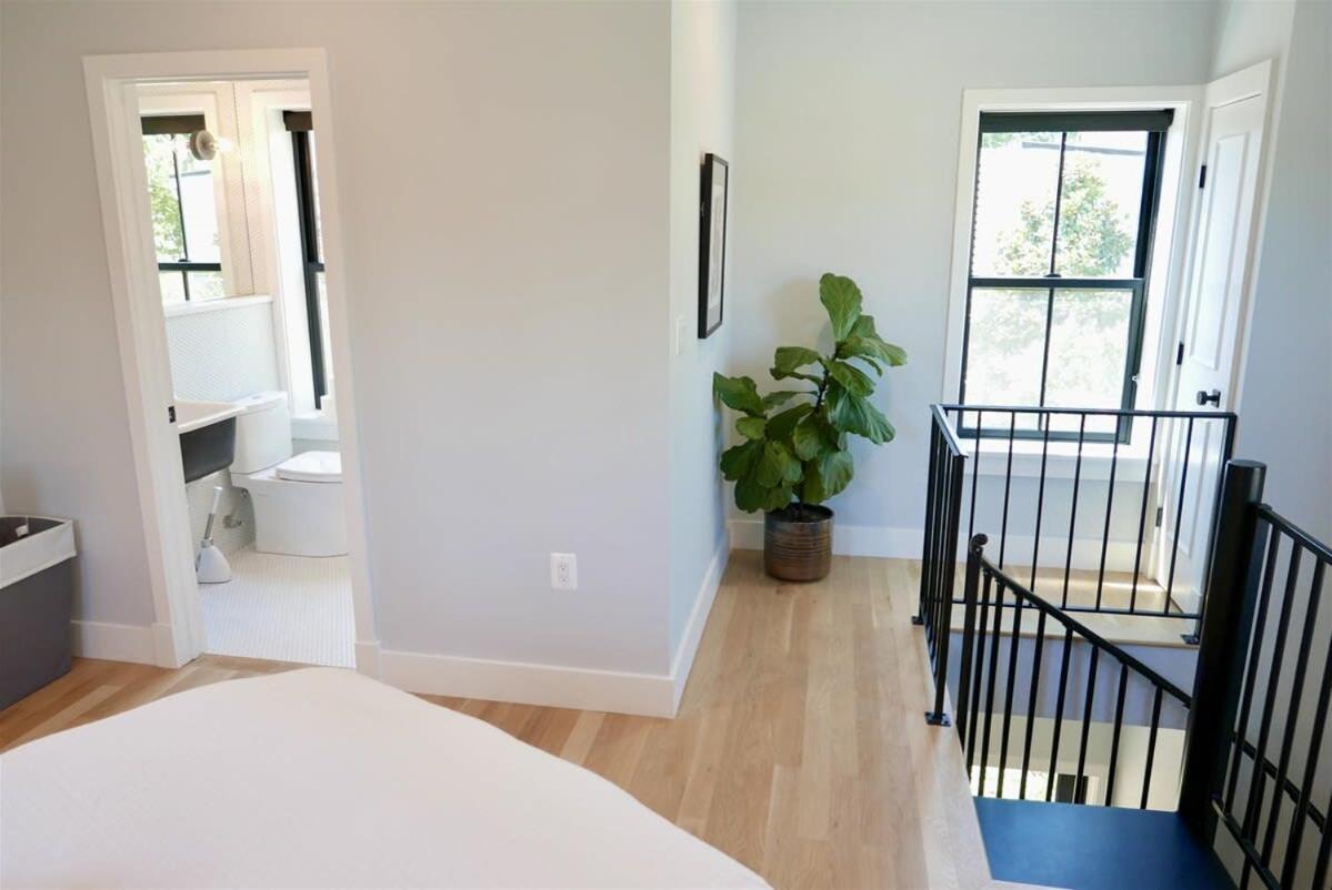 The Chic Carriage House In Shaw Sleeps 2 Holiday home Washington