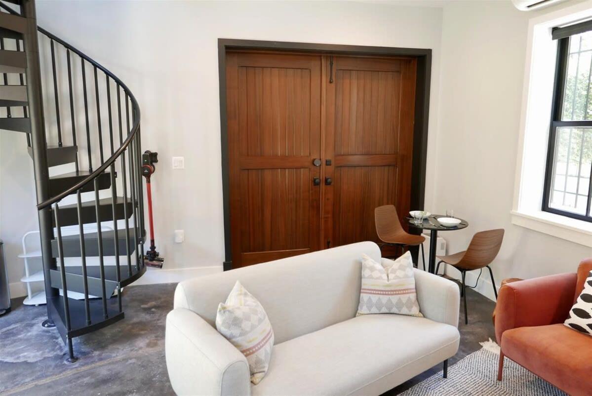 The Chic Carriage House In Shaw Sleeps 2 Washington