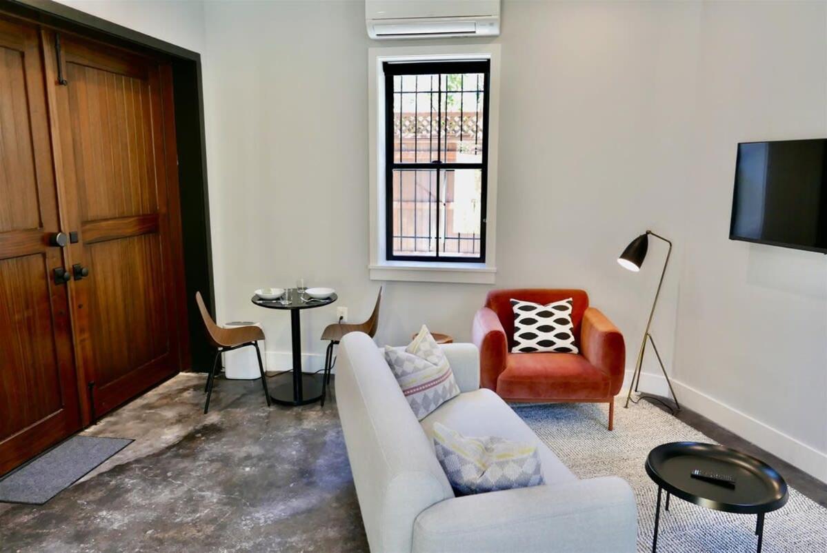 The Chic Carriage House In Shaw Sleeps 2 * Washington