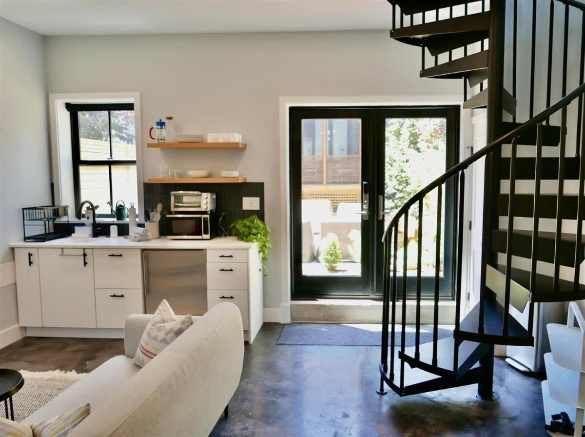 Holiday home The Chic Carriage House In Shaw Sleeps 2 Washington