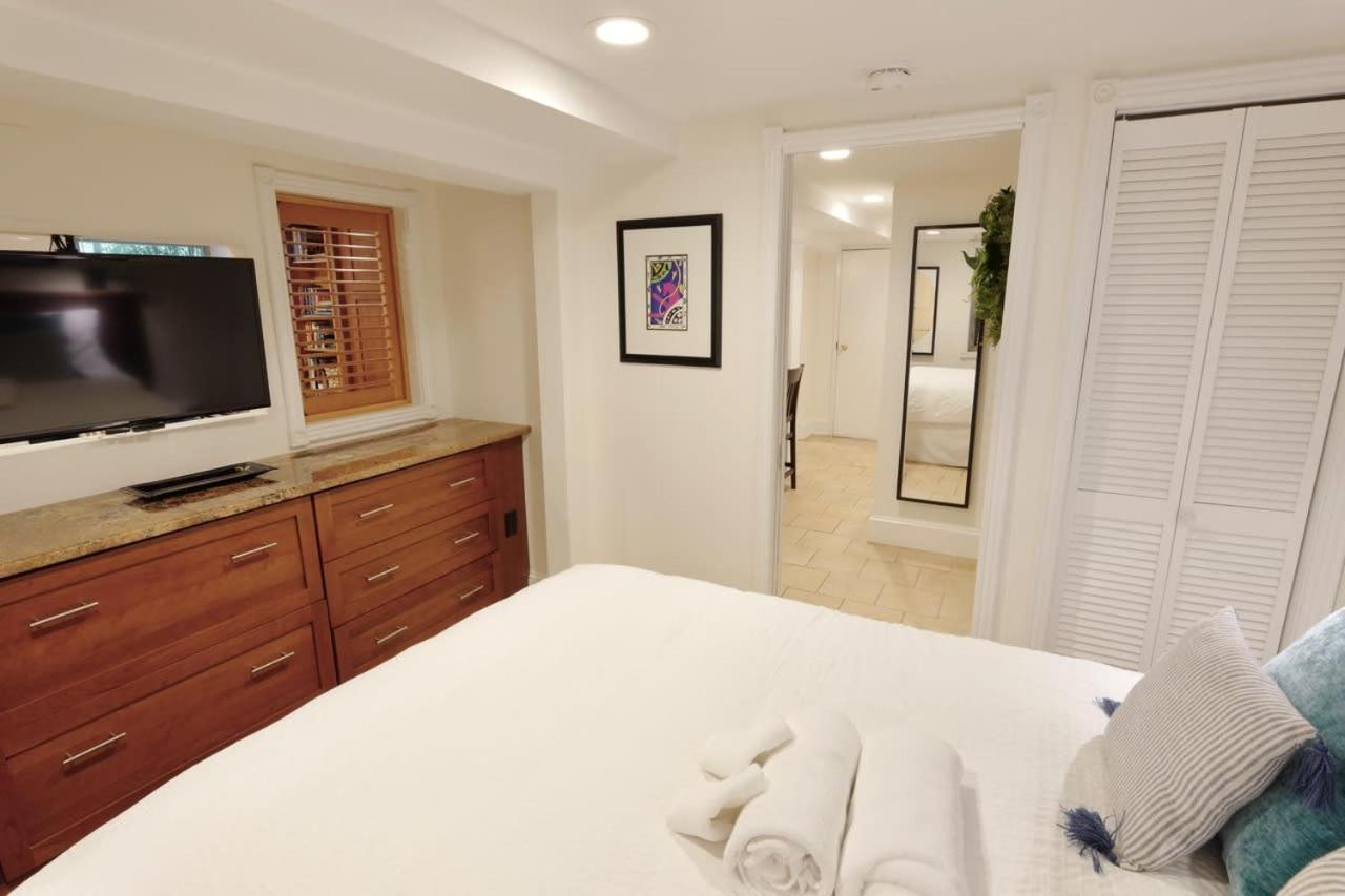 Capitol Hill Delight With Patio Apartment *