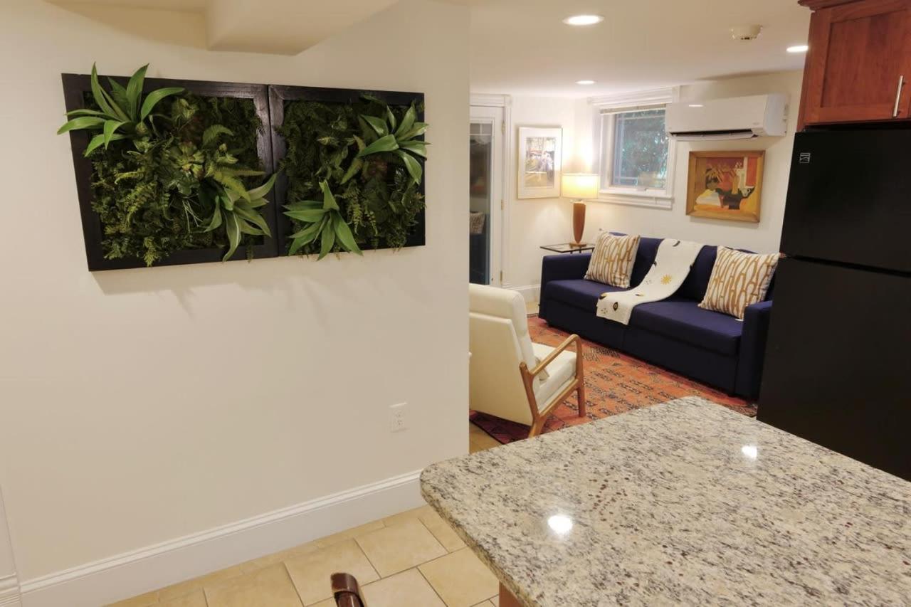Capitol Hill Delight With Patio Apartment *