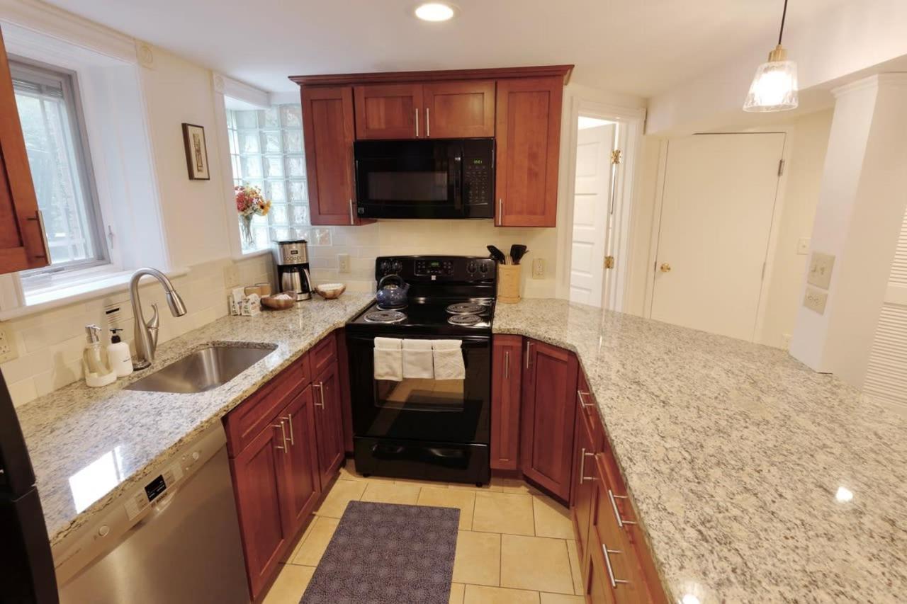 Capitol Hill Delight With Patio Apartment *