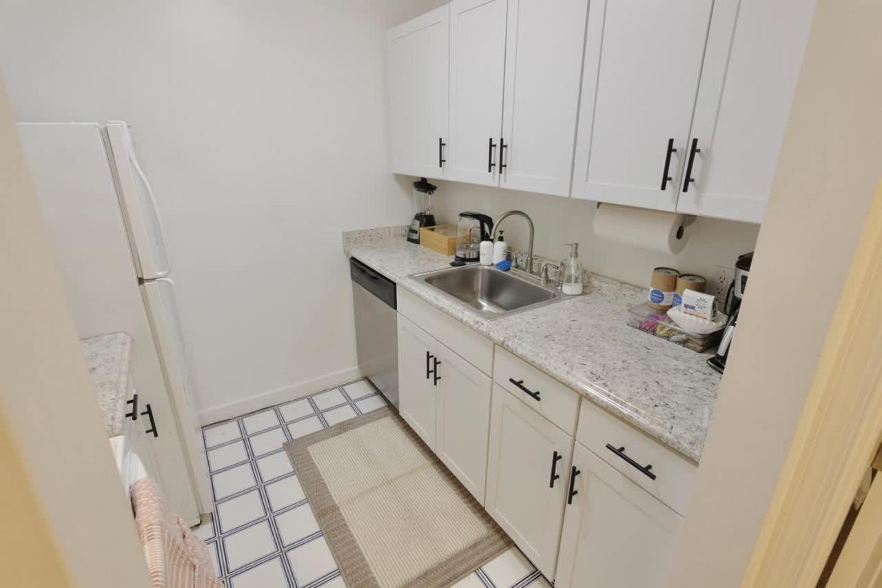 Capitol Hill & Penn - Steps From Eastern Market Apartment