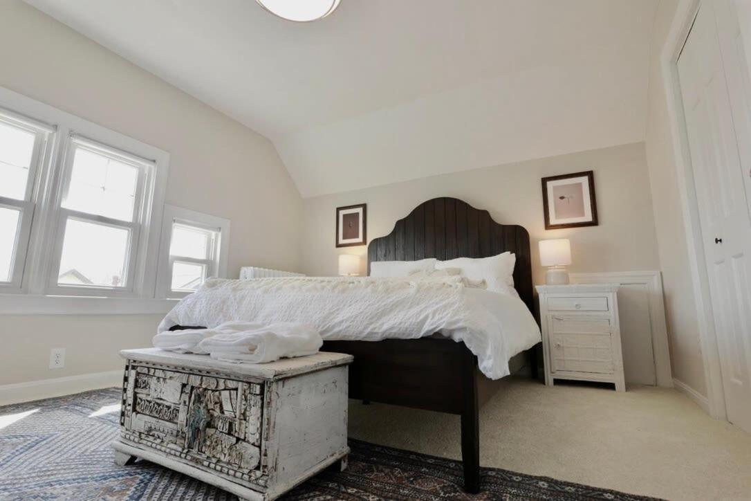 New In The Clouds Easy Downtown Access W Parking Holiday home