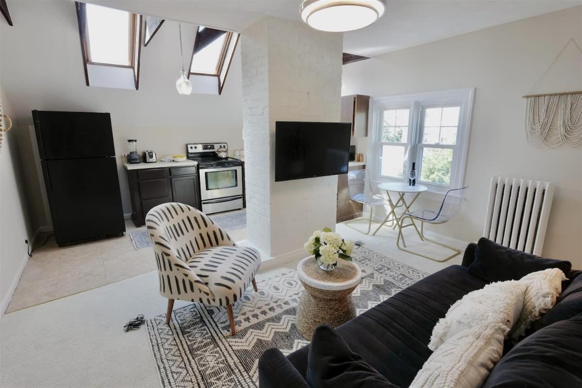 New In The Clouds Easy Downtown Access W Parking Holiday home