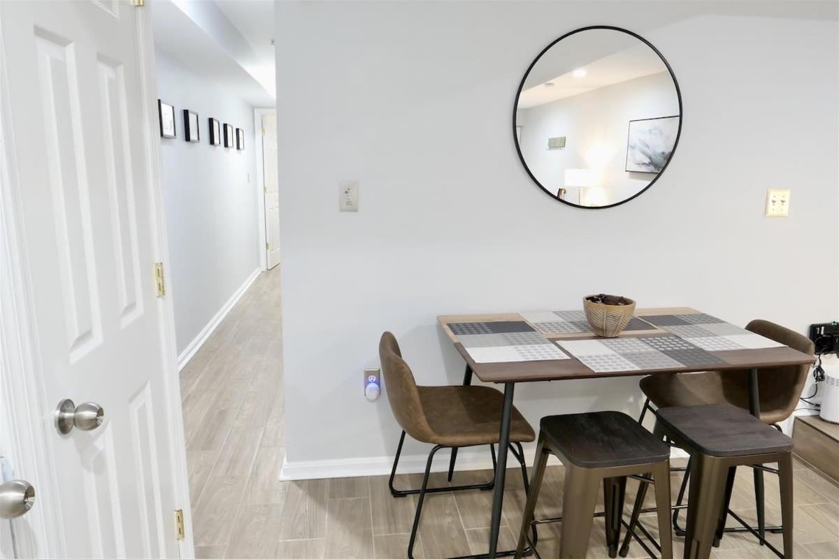 Apartment Trendy In Bloomingdale - Parking
