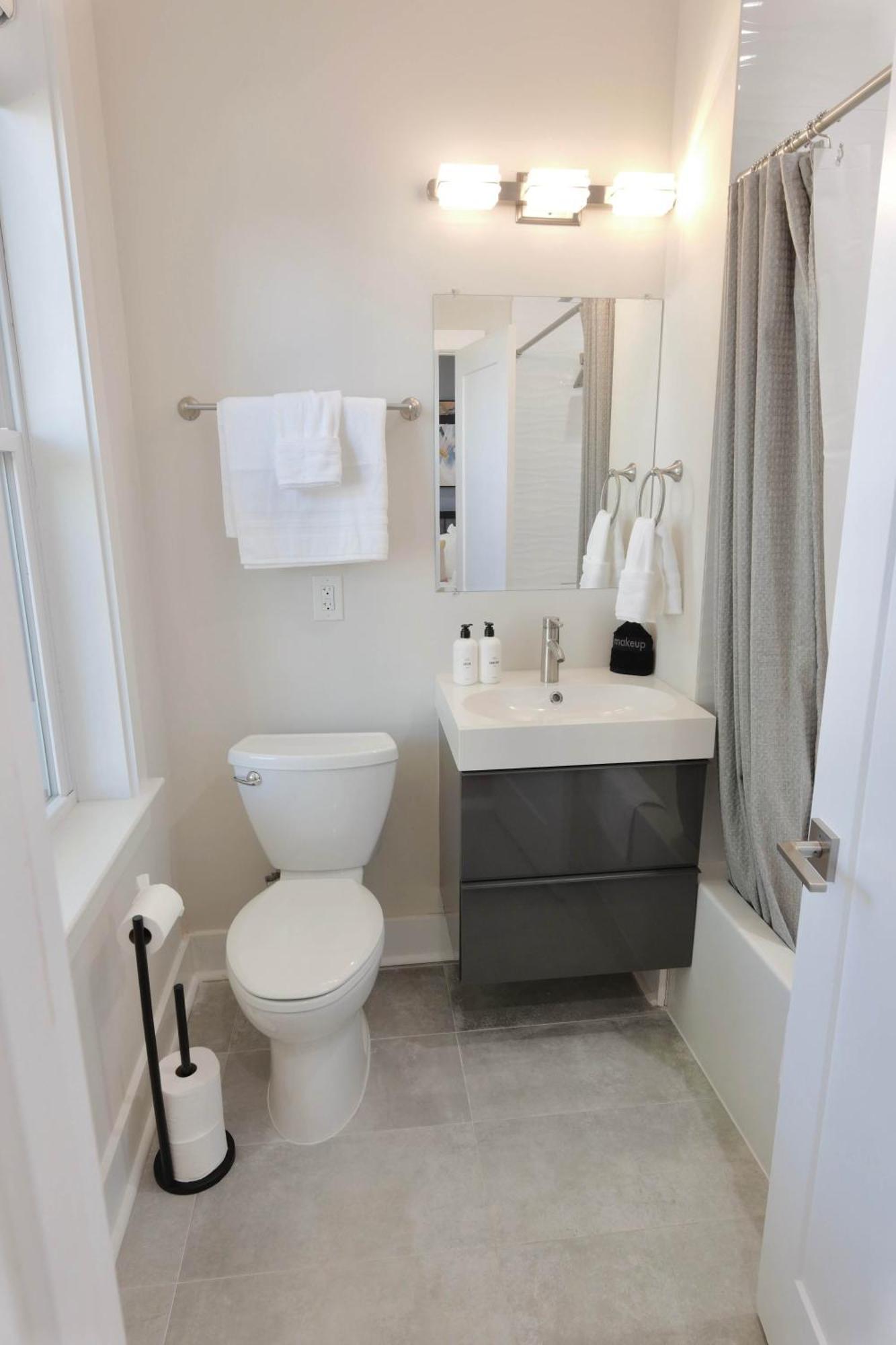 Anchored Abode - Family Friendly Cap Hill Holiday home
