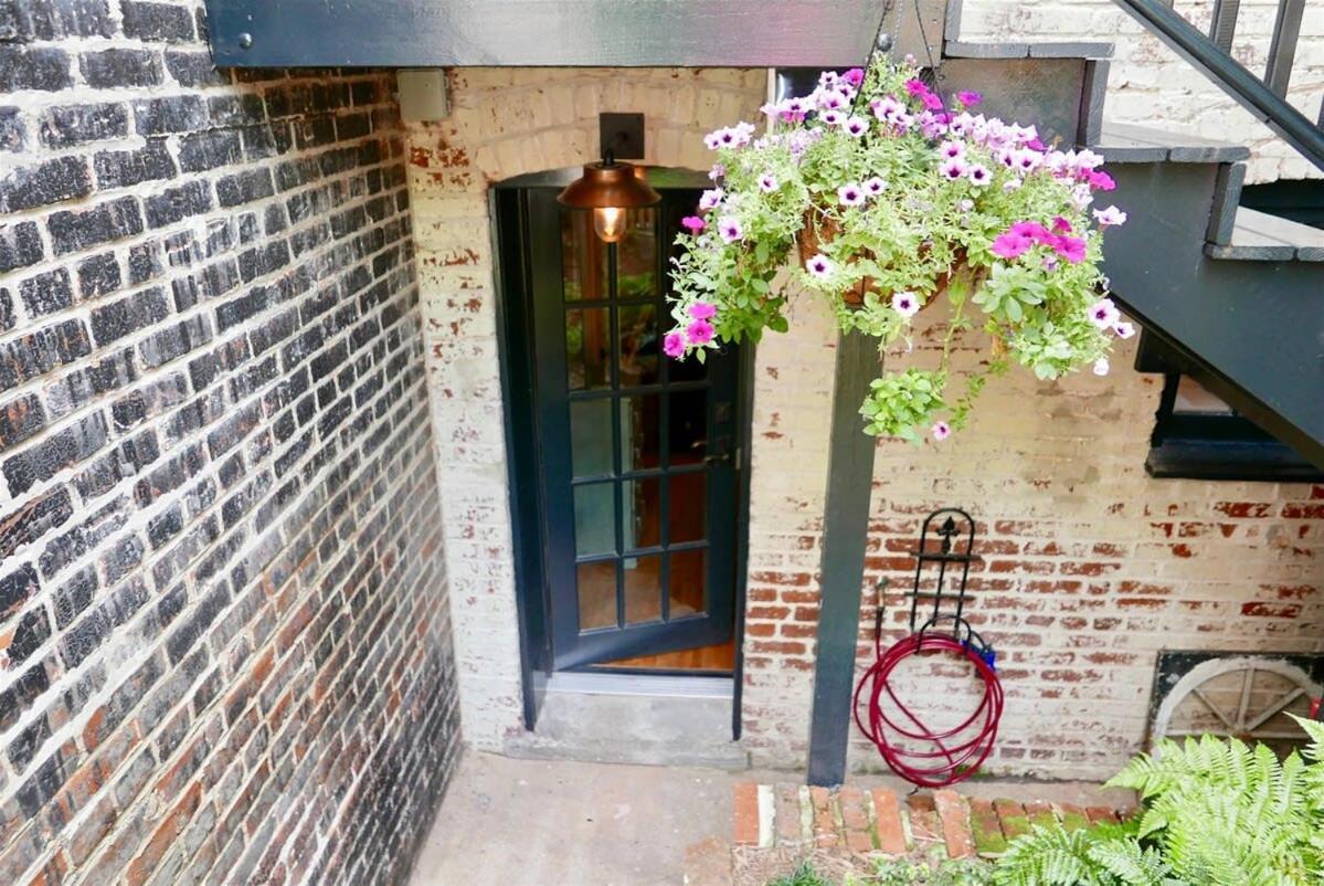 Amazing Location - Close To Union Station *