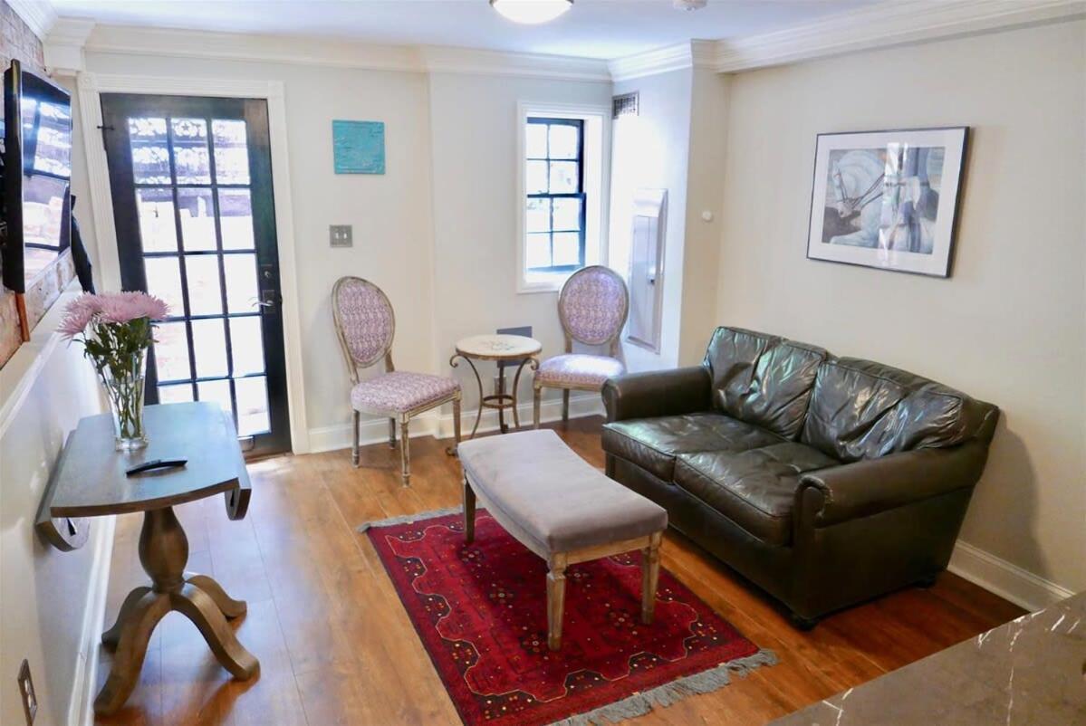 Amazing Location - Close To Union Station