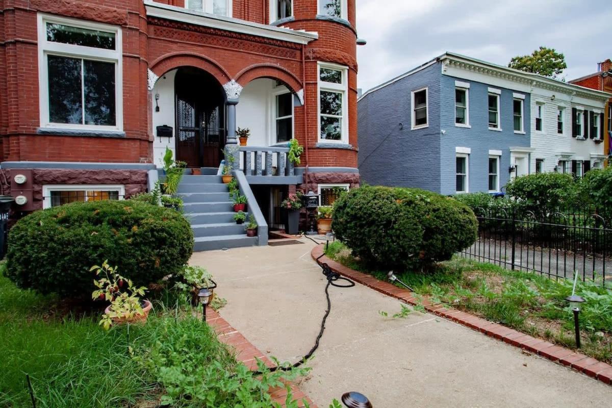 Holiday home Fancy 1-br In Location Parking Available *