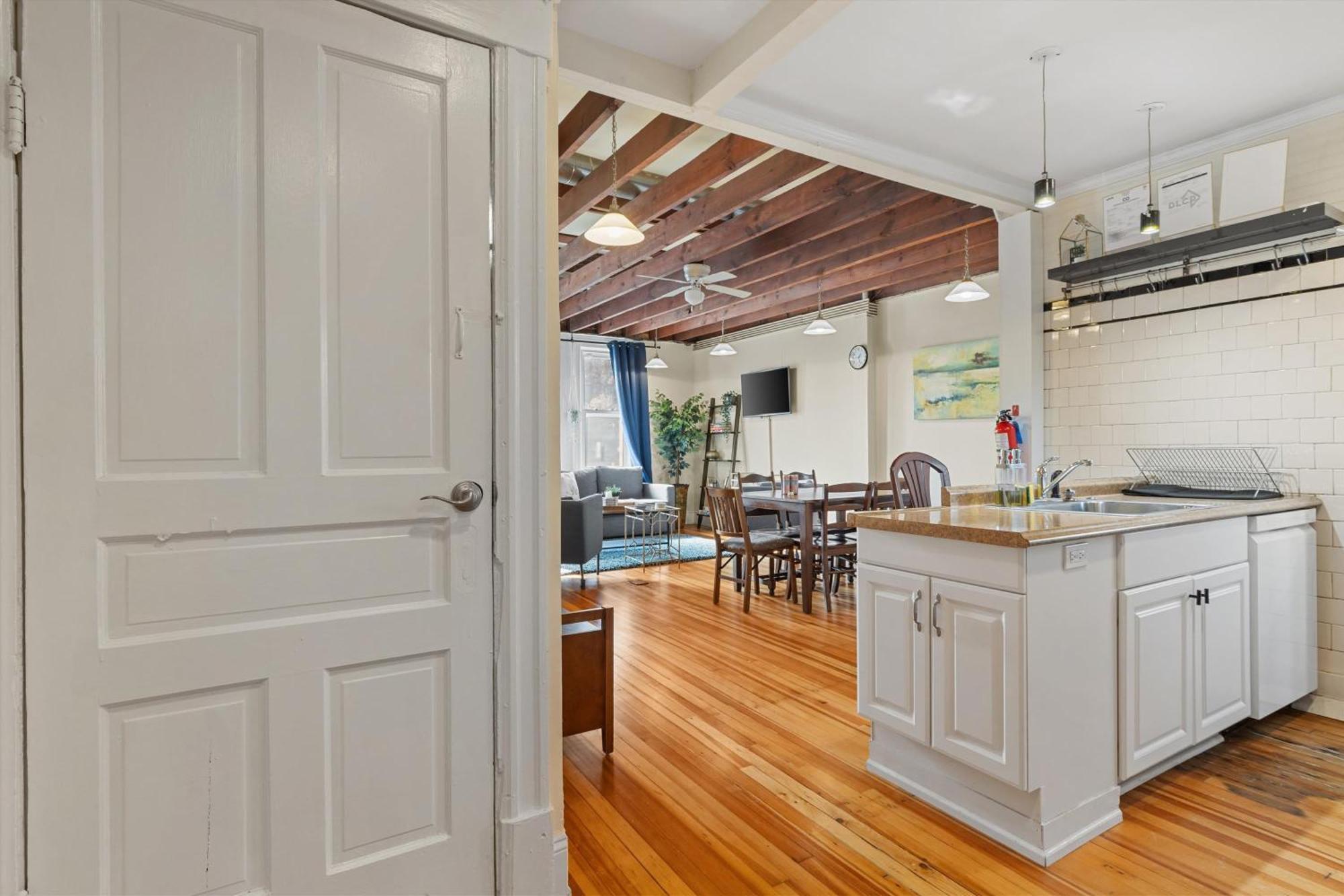 Living On The Edge Of Capitol Hill Bed & Breakfast Washington