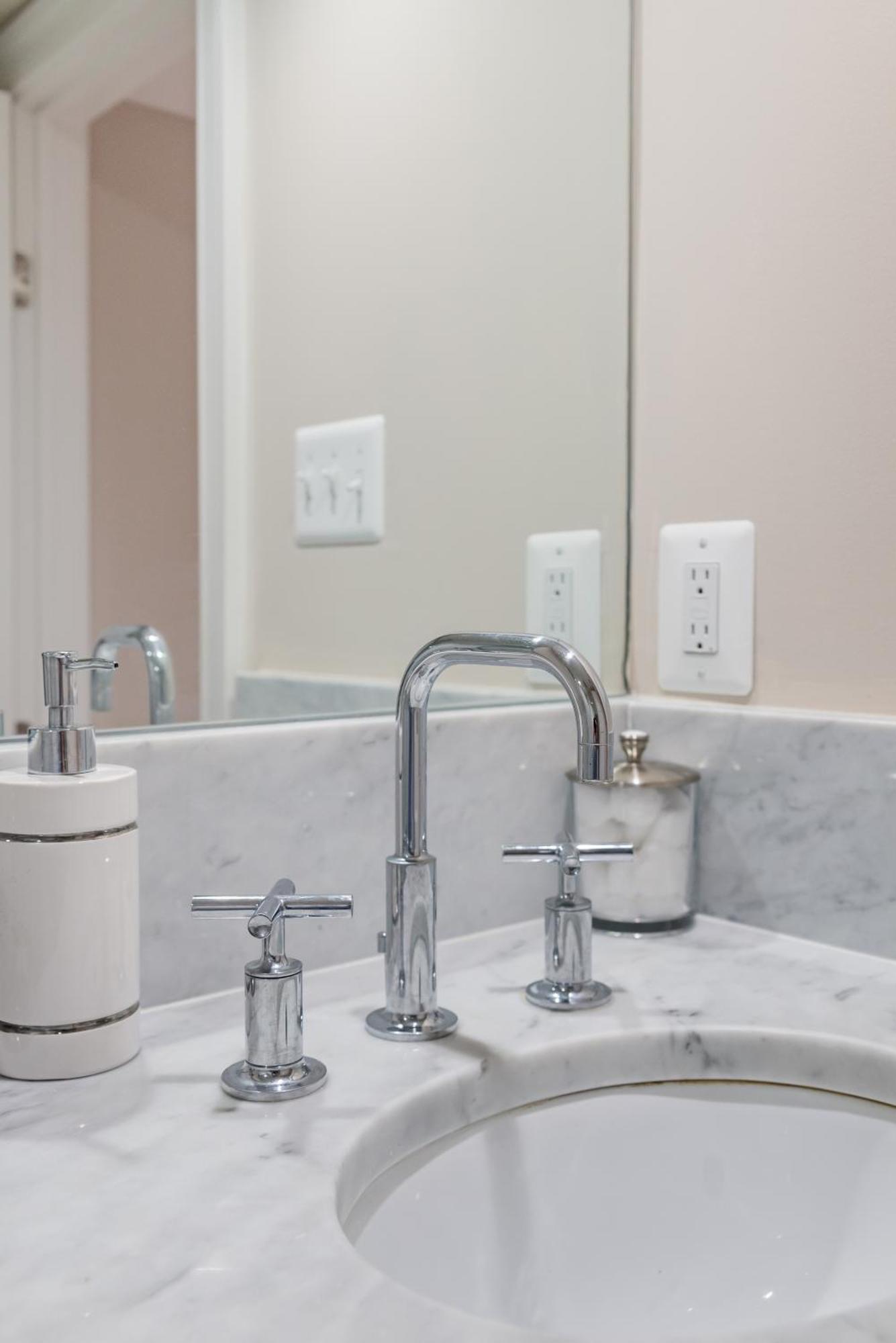 Explore Sights Of From Spacious Crib Apartment Washington