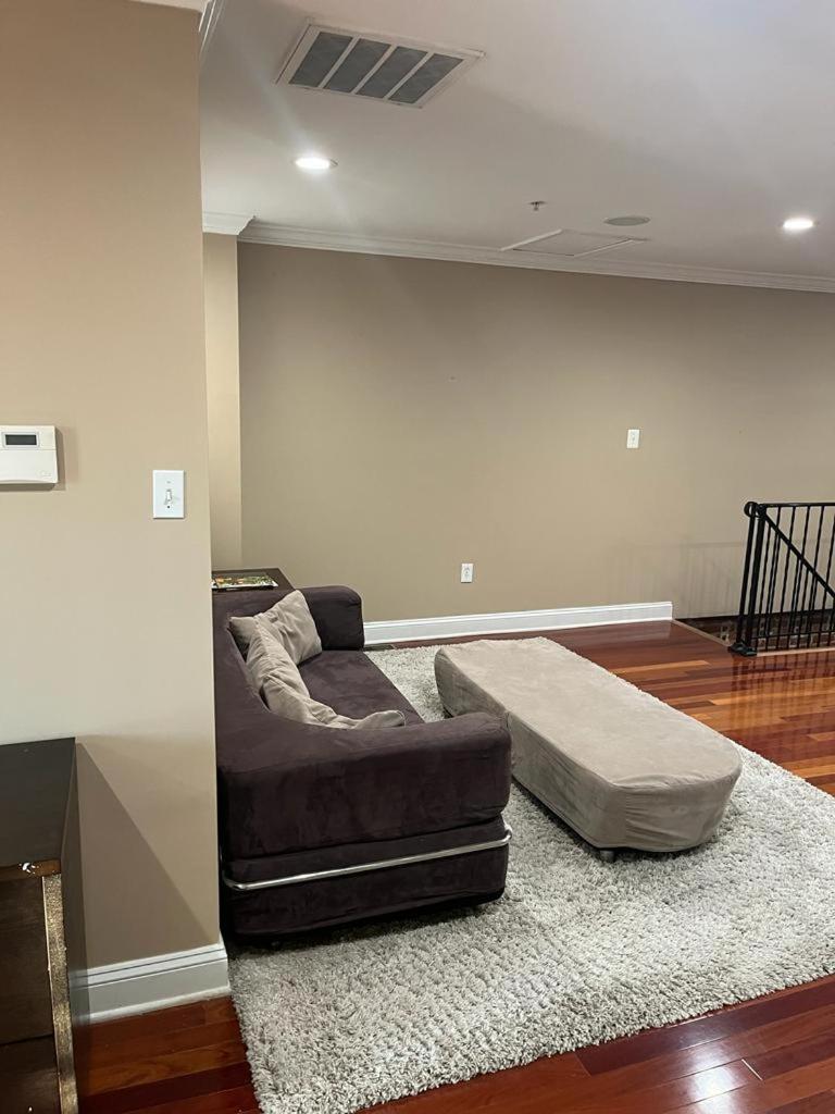 Aparthotel Large 2level 3br, 3ba With Free Parking Near Downtown Dc