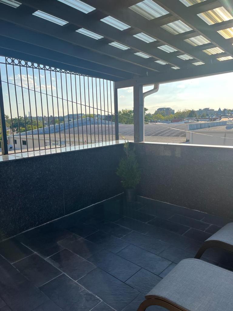 Aparthotel Large 2level 3br, 3ba With Free Parking Near Downtown Dc