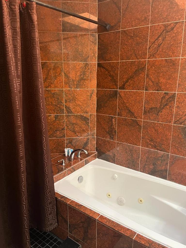 Large 2level 3br, 3ba With Free Parking Near Downtown Dc Washington
