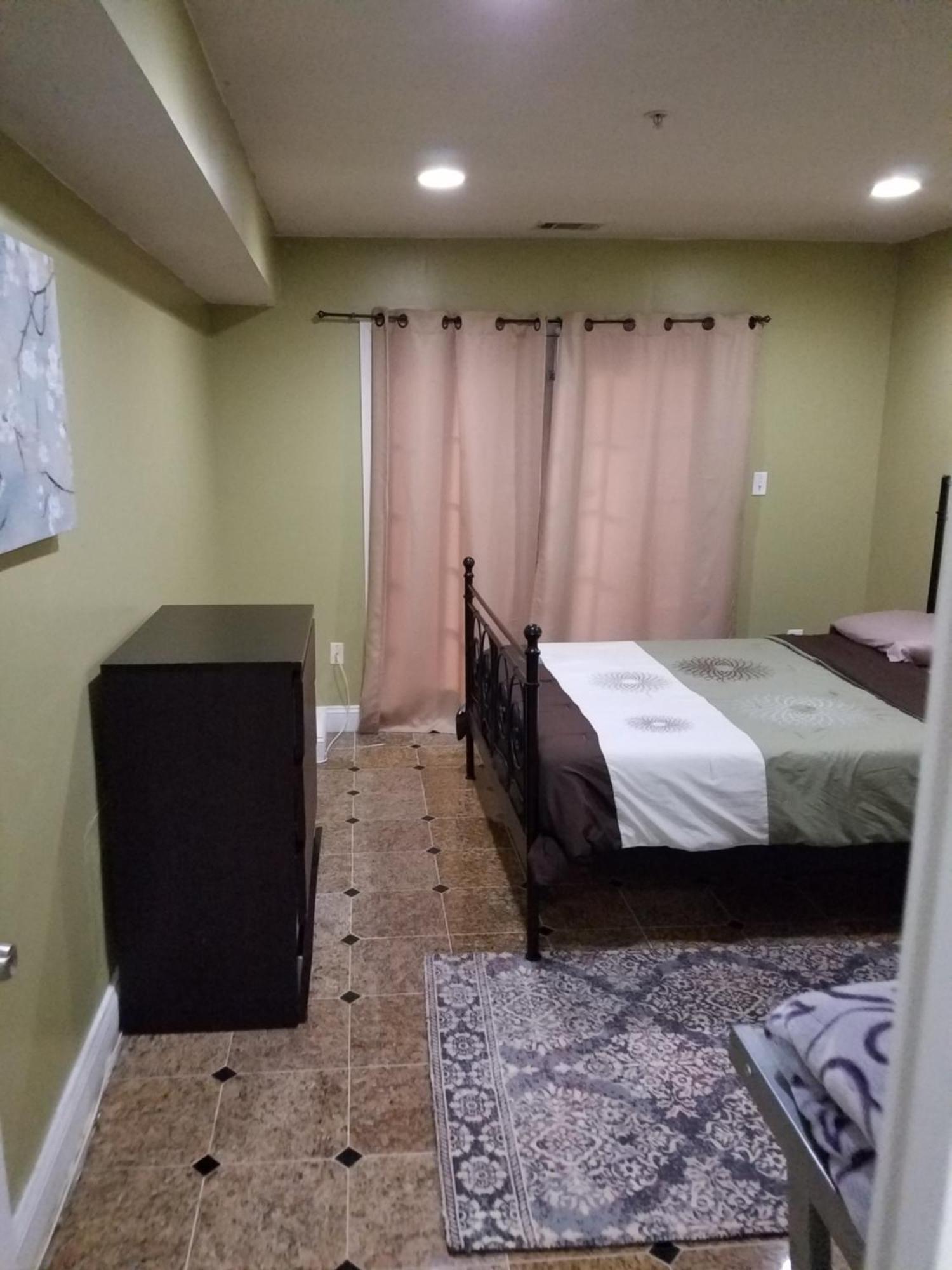 Spacious And Private 3br, 3ba With Free Parking Near Downtown Dc *