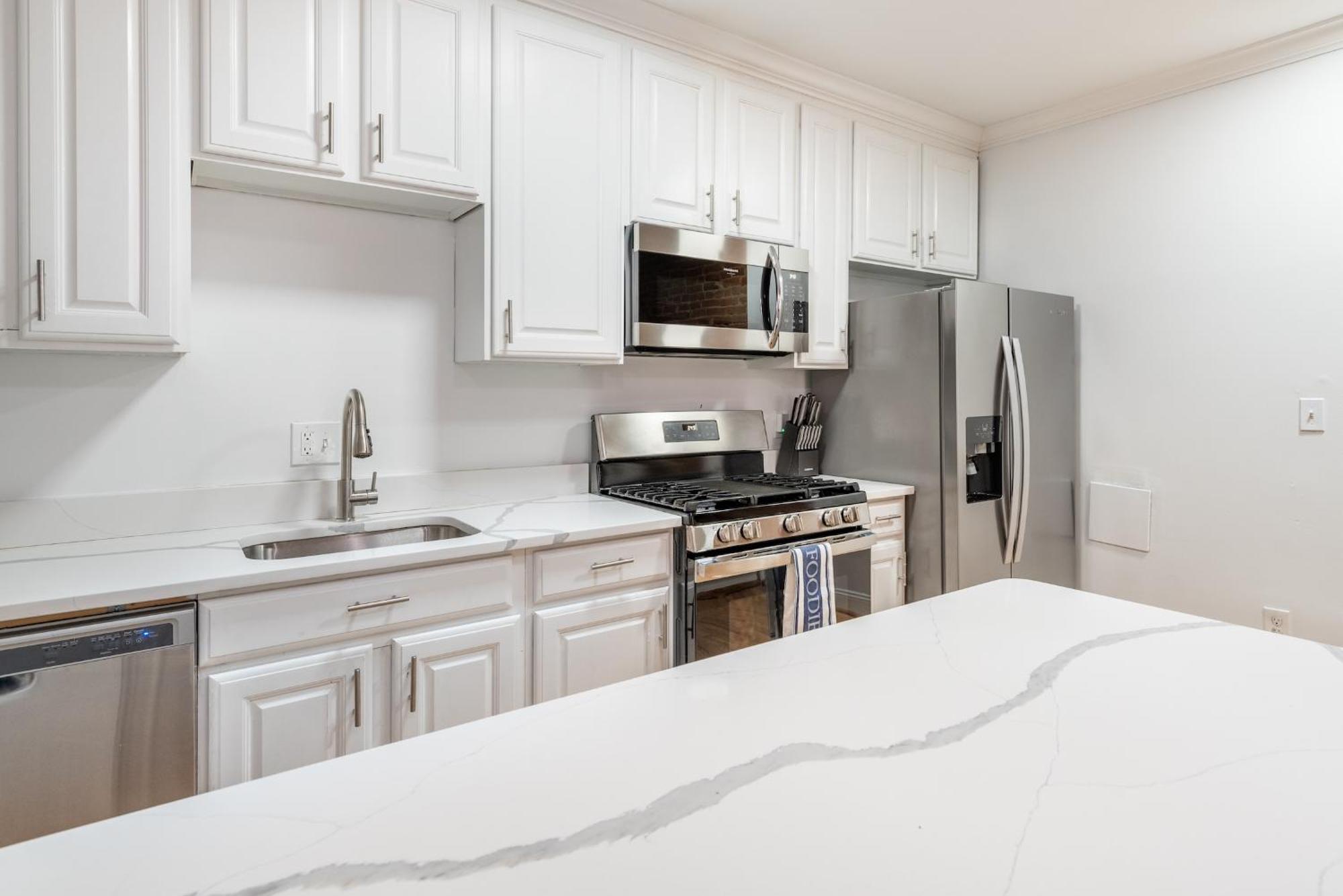 Apartment Spacious 4br Dc Townhouse With Jacuzzi & Parking *