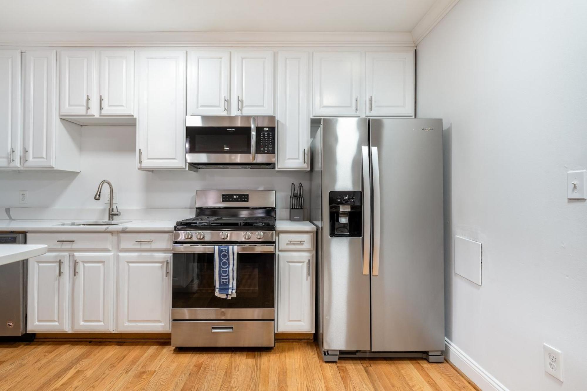 Spacious 4br Dc Townhouse With Jacuzzi & Parking *