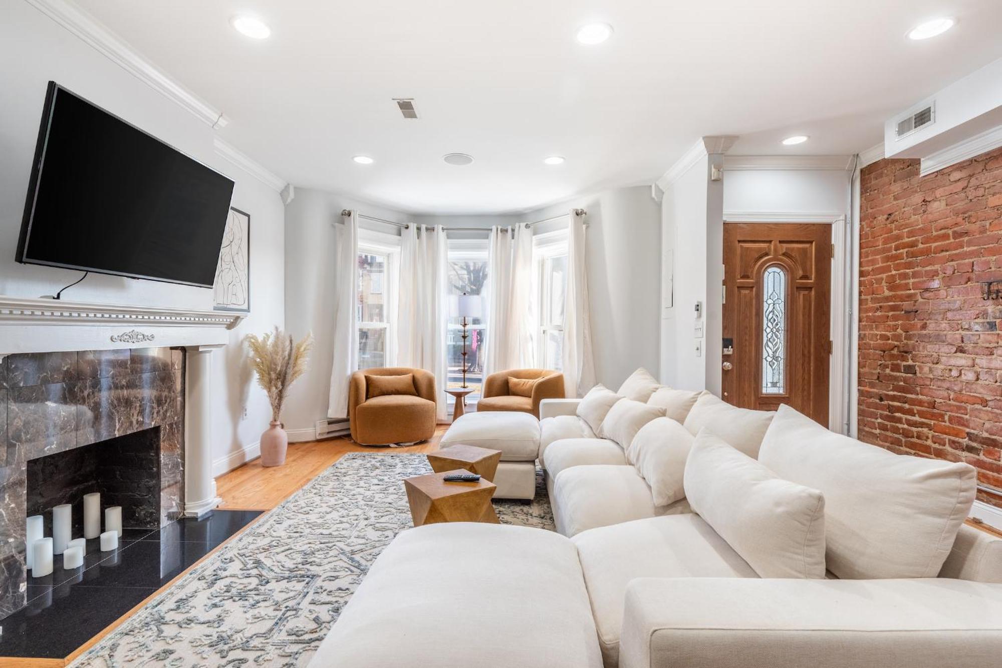 Spacious 4br Dc Townhouse With Jacuzzi & Parking Washington
