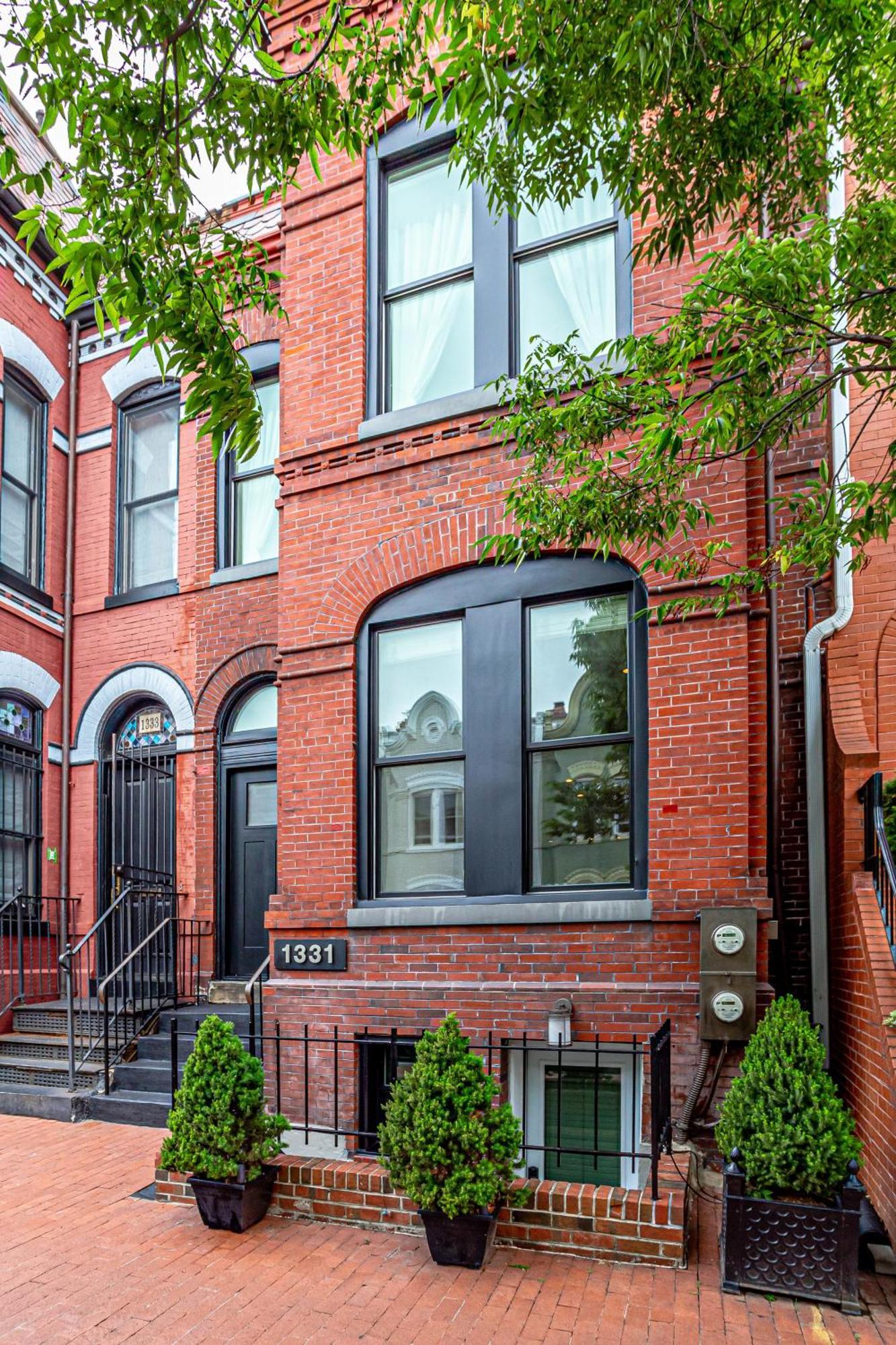 Apartment 14th 99 Walk Score 3 Mins To Metro Rail