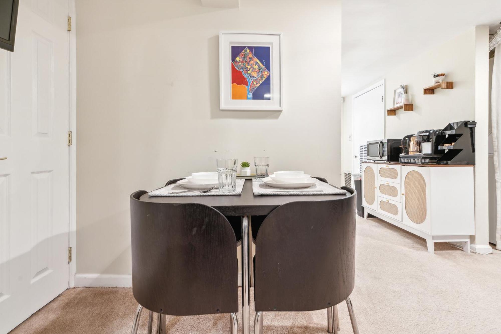 1br Queen W Secure Parking And Fiberoptics * Washington