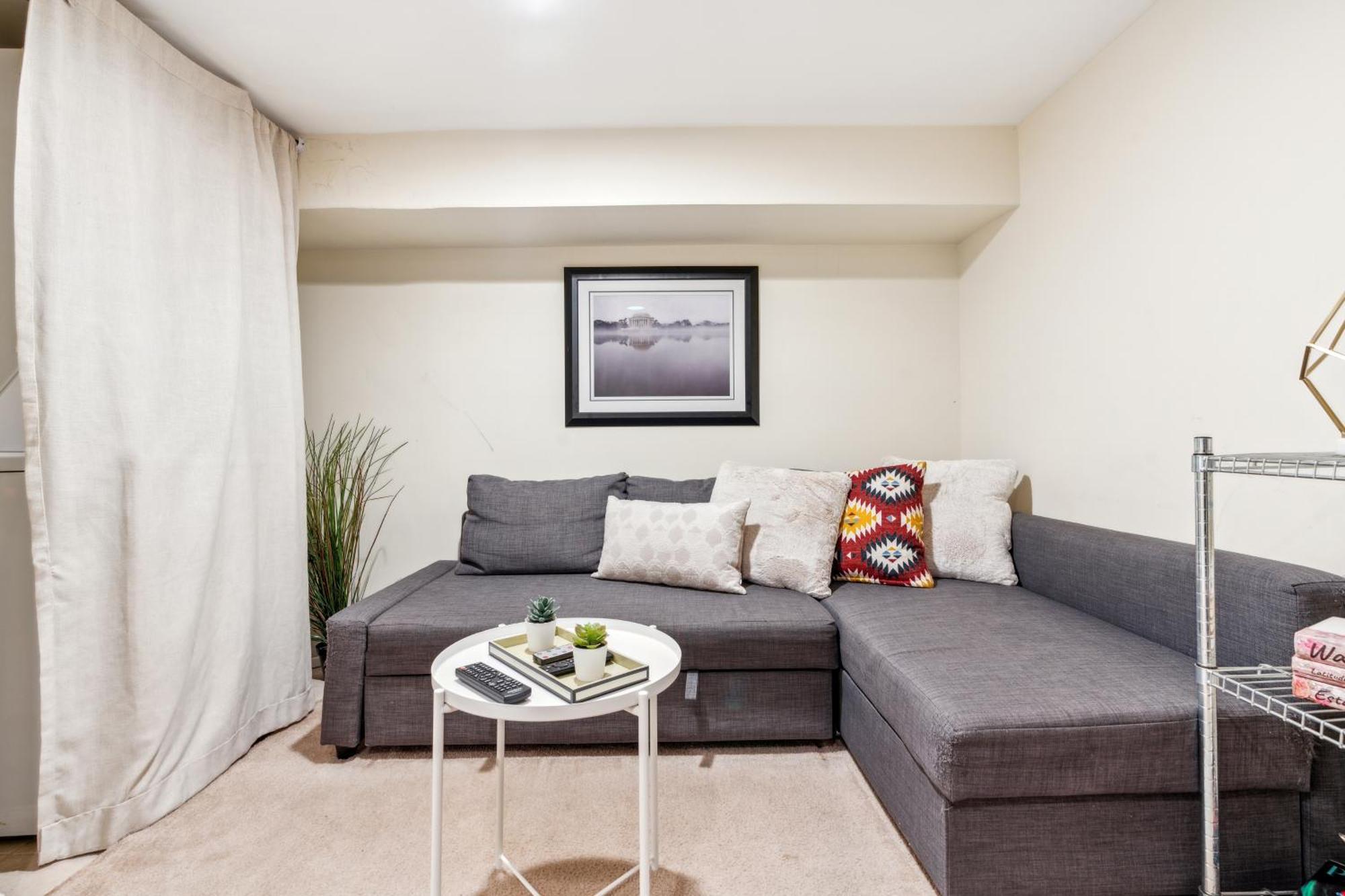 1br Queen W Secure Parking And Fiberoptics
