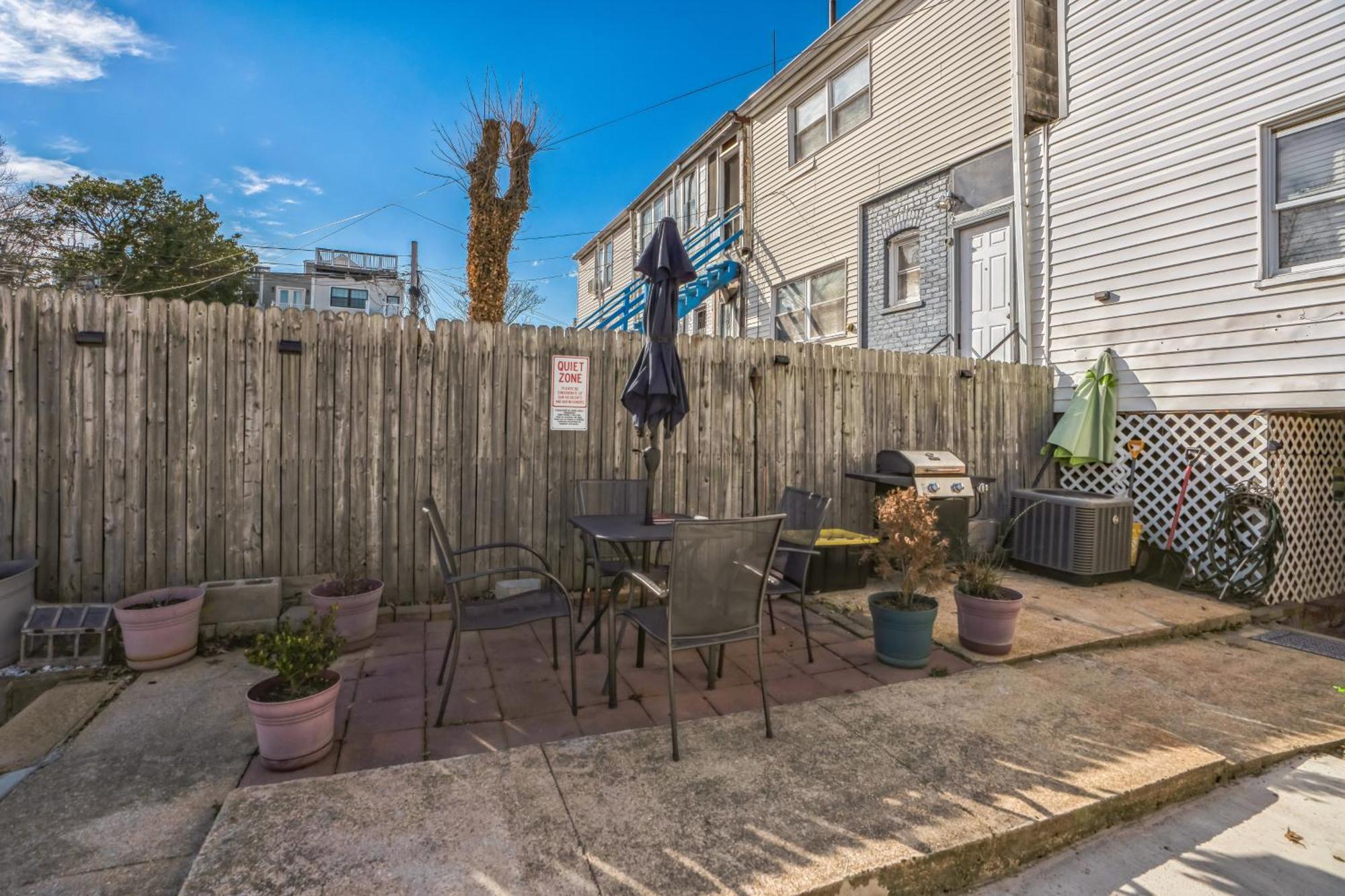 1br Queen W Secure Parking And Fiberoptics Apartment