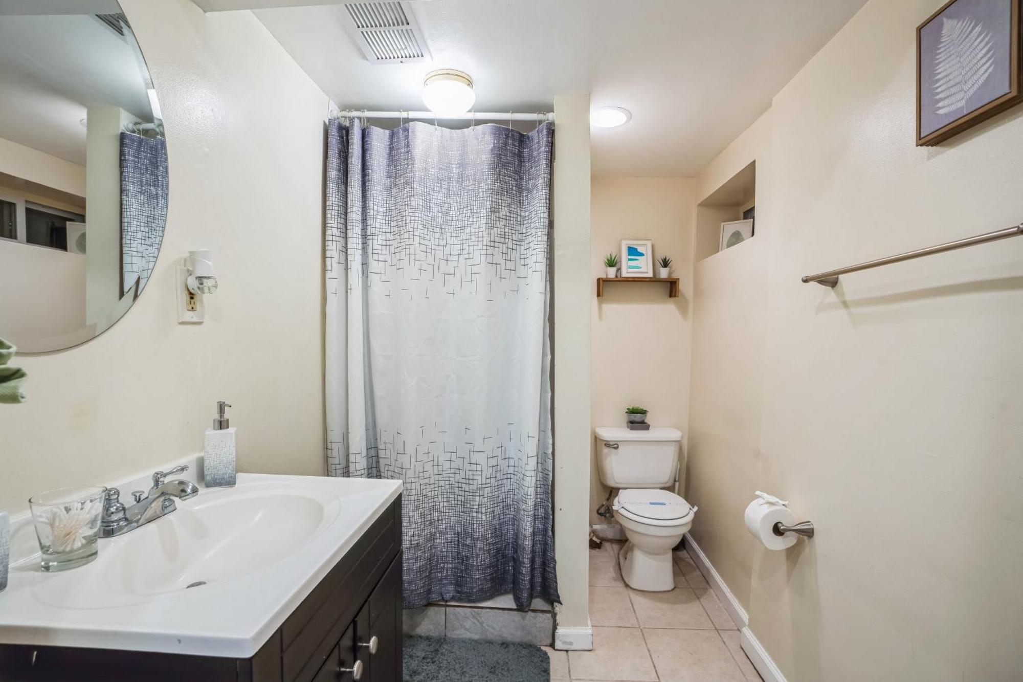1br Queen W Secure Parking And Fiberoptics Apartment *