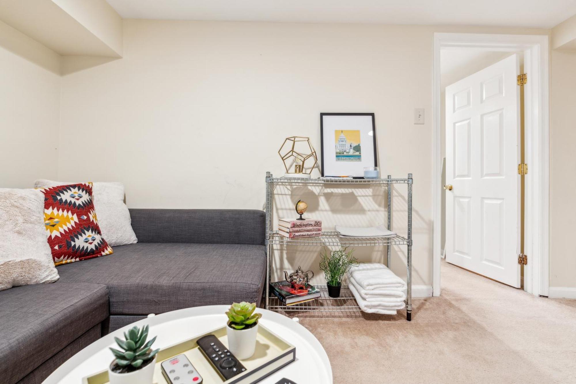 Apartment 1br Queen W Secure Parking And Fiberoptics *