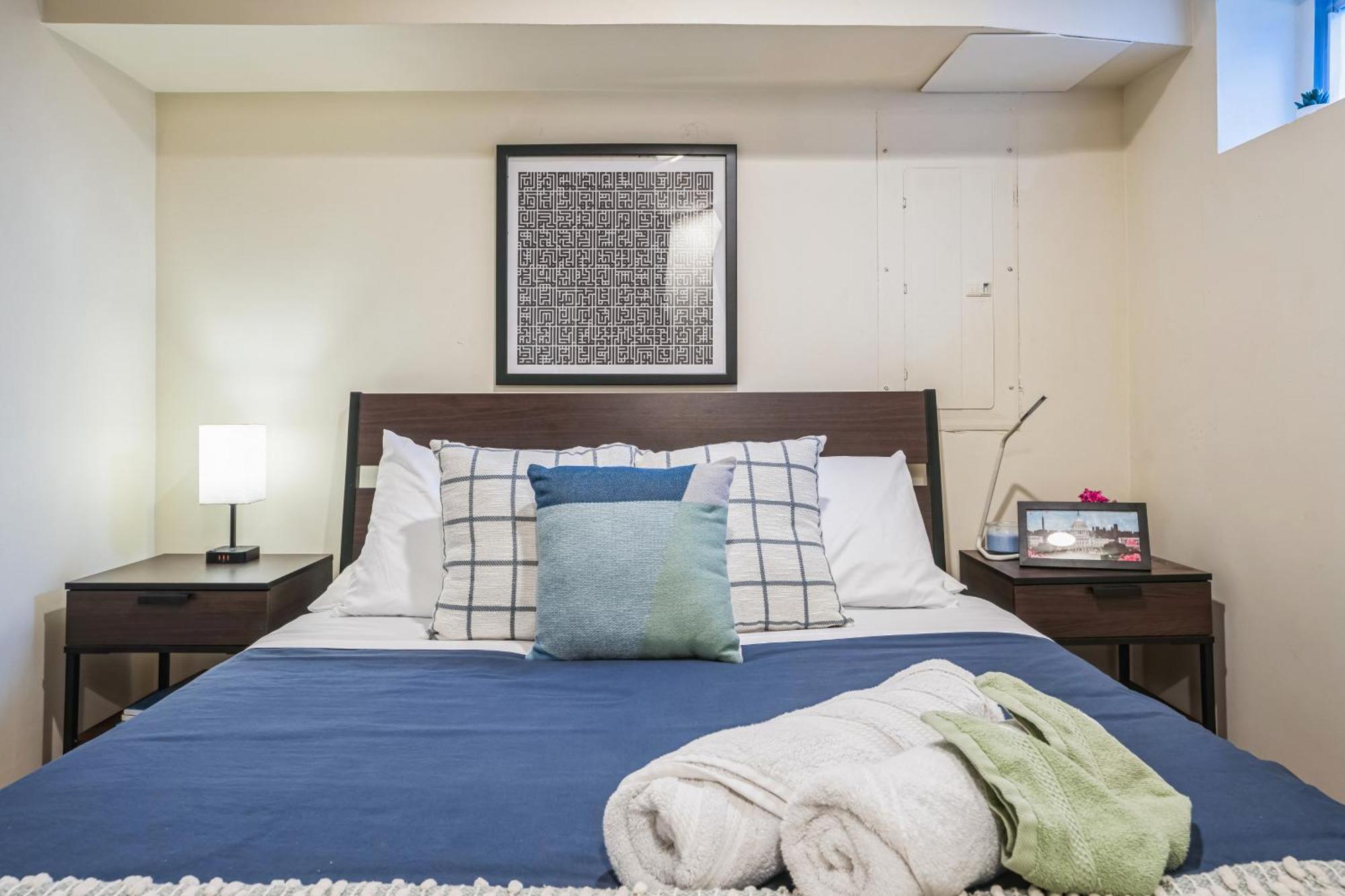 1br Queen W Secure Parking And Fiberoptics Apartment Washington