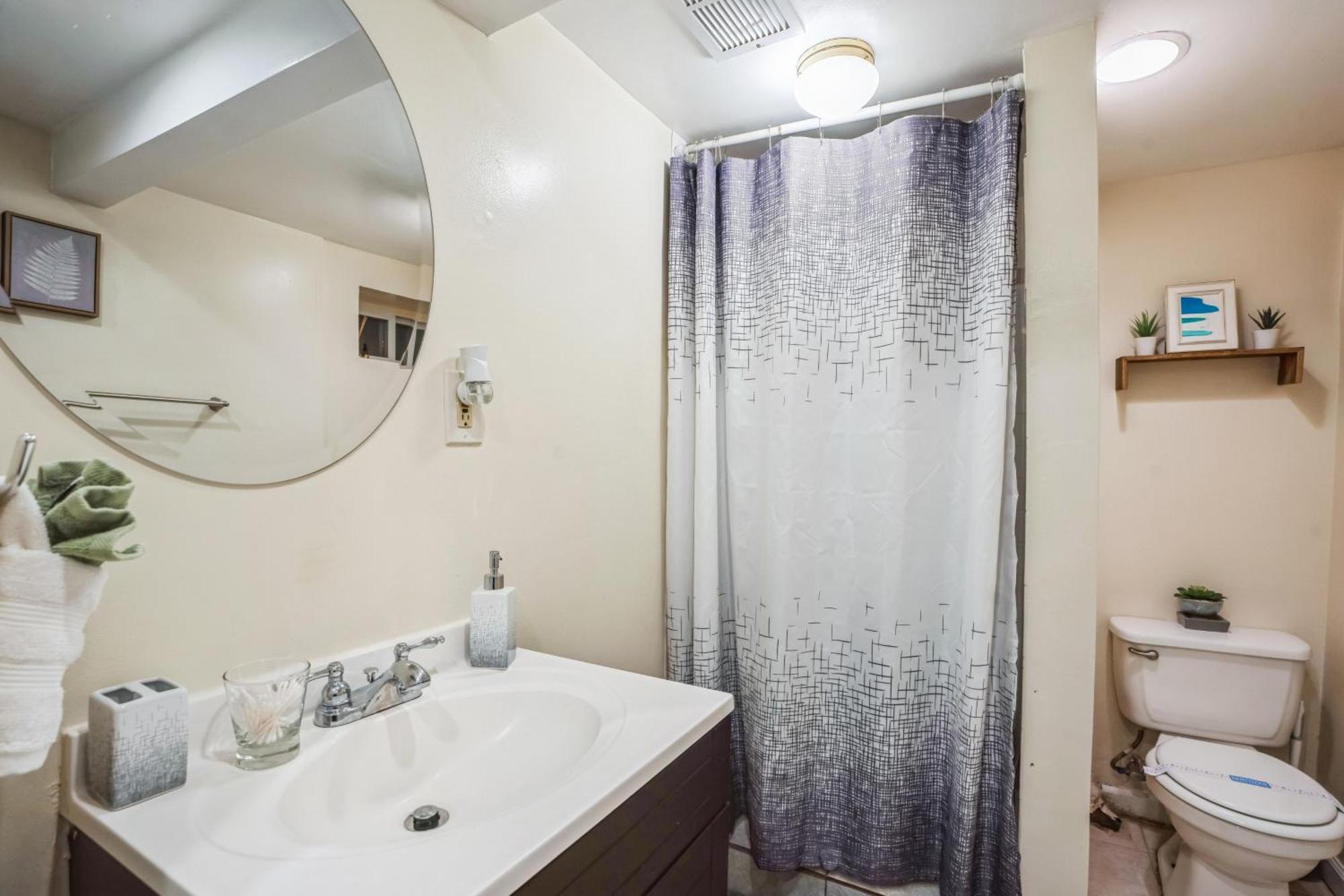 1br Queen W Secure Parking And Fiberoptics Washington
