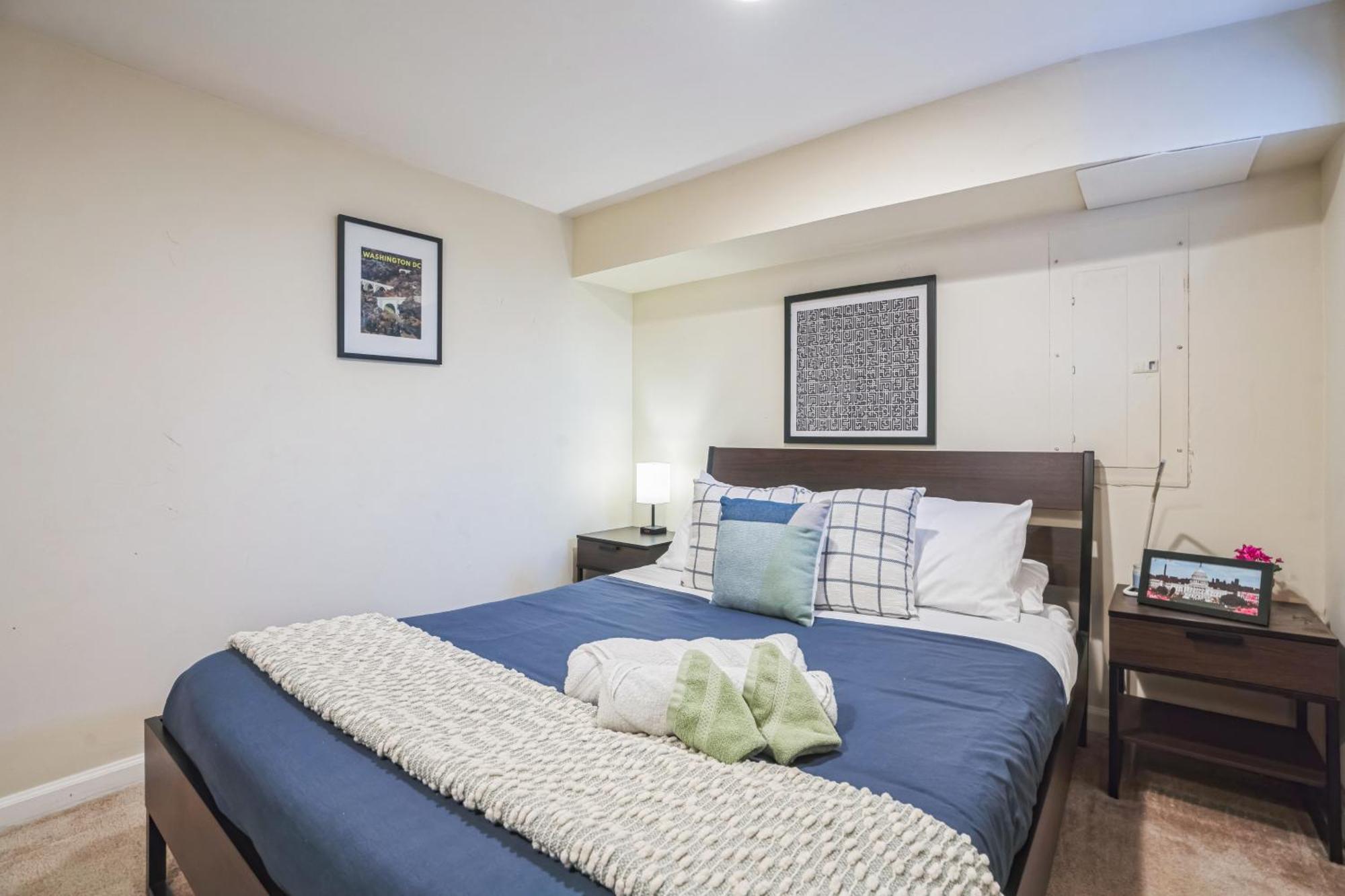 1br Queen W Secure Parking And Fiberoptics