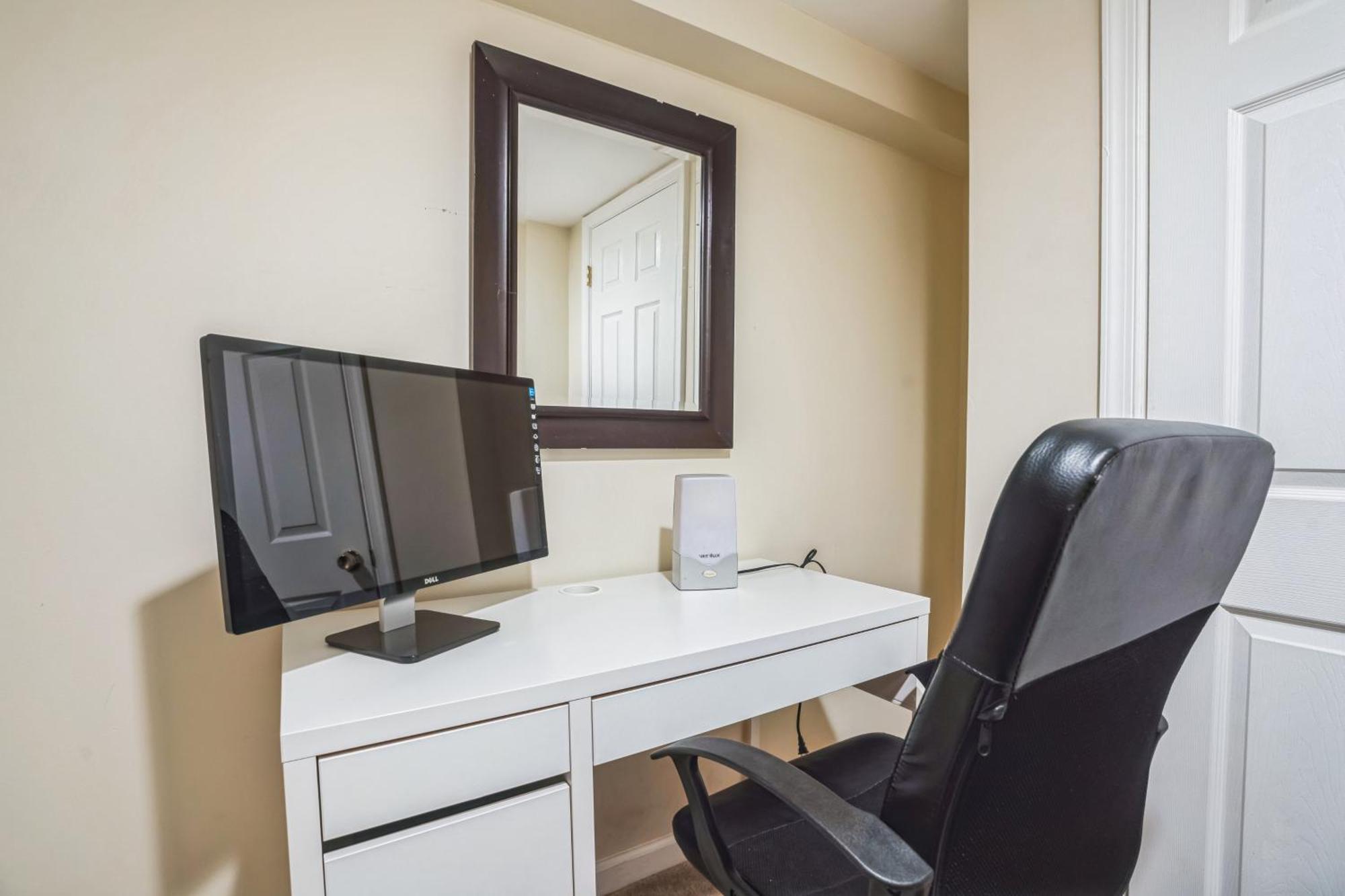 1br Queen W Secure Parking And Fiberoptics * Washington