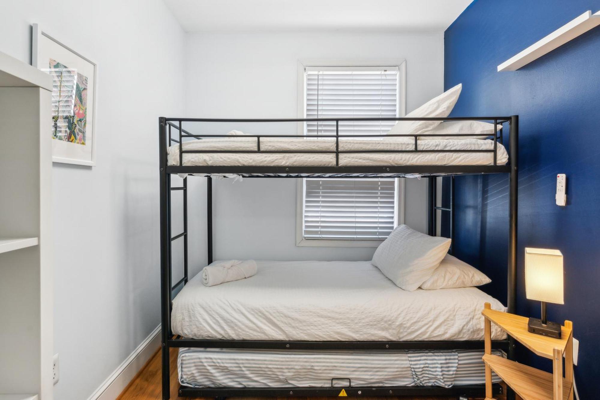 Apartment Peaceful 3 Bedroom With Parking, Family Friendly Near Medstar
