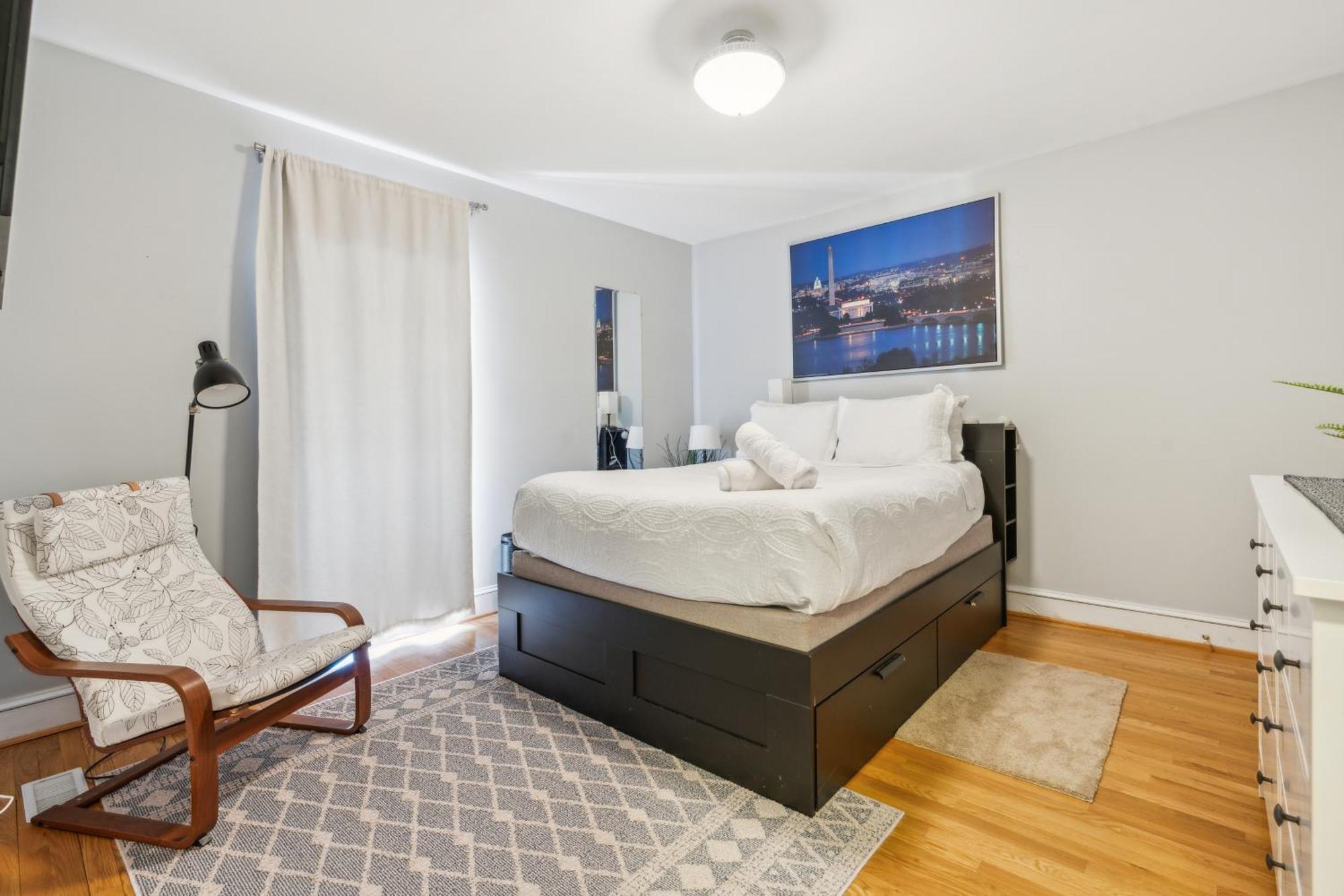 Peaceful 3 Bedroom With Parking, Family Friendly Near Medstar Apartment